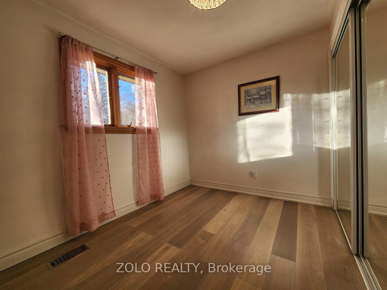Photo 11 of Unit Main floor, 5 Cabot Court, Aurora, Aurora Heights — HOMEH