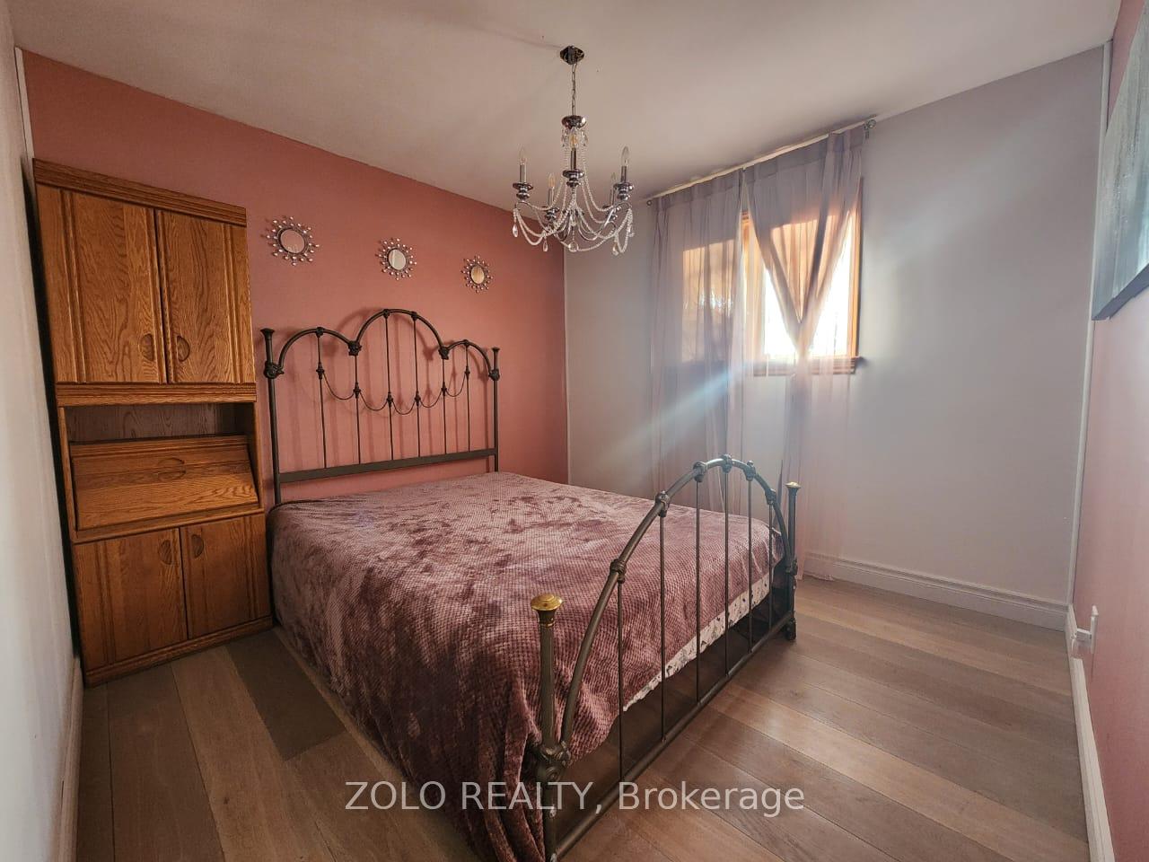 Photo 12 of Unit Main floor, 5 Cabot Court, Aurora, Aurora Heights — HOMEH