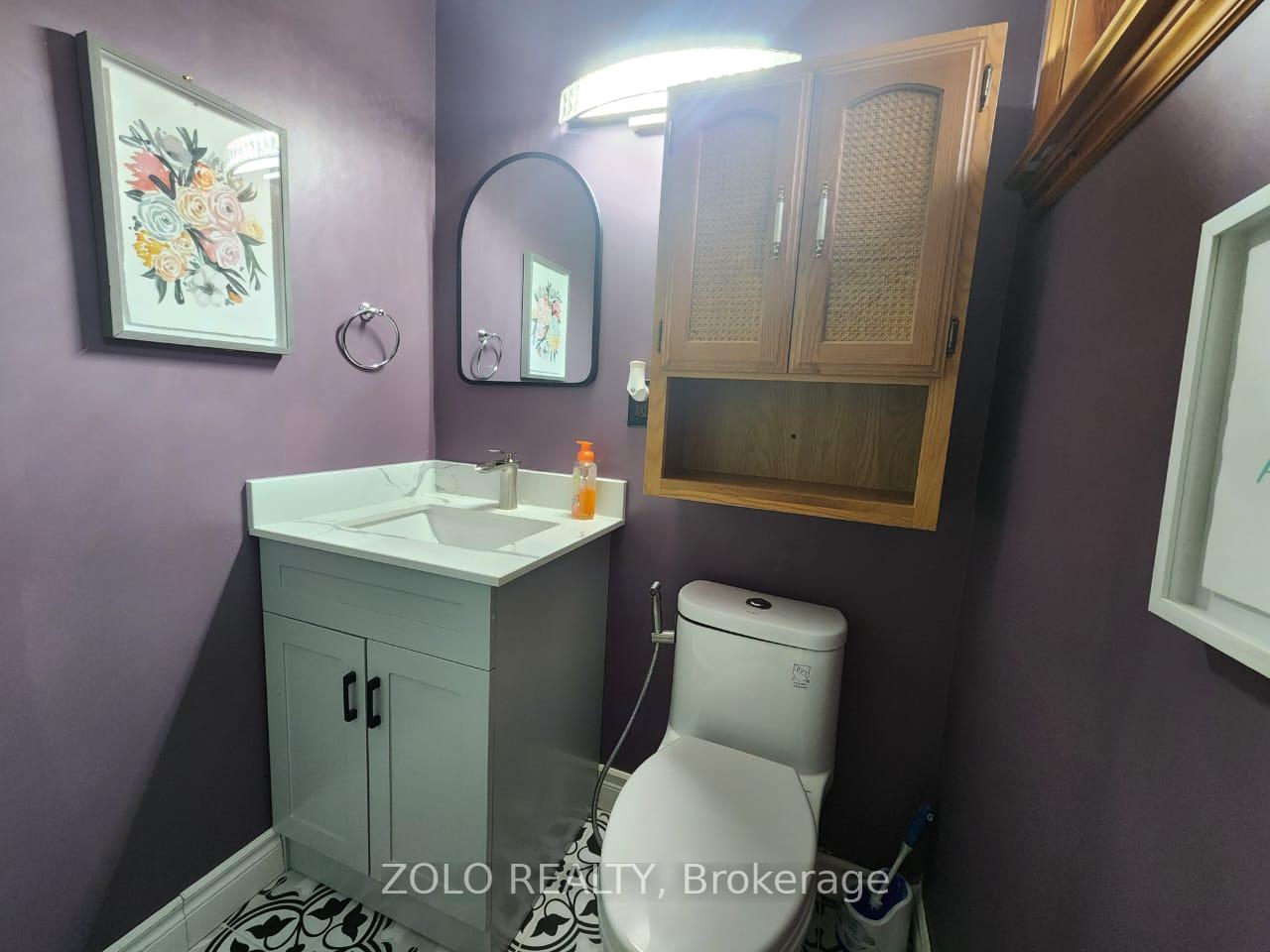 Photo 13 of Unit Main floor, 5 Cabot Court, Aurora, Aurora Heights — HOMEH