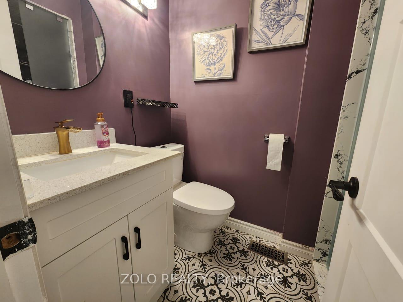 Photo 14 of Unit Main floor, 5 Cabot Court, Aurora, Aurora Heights — HOMEH