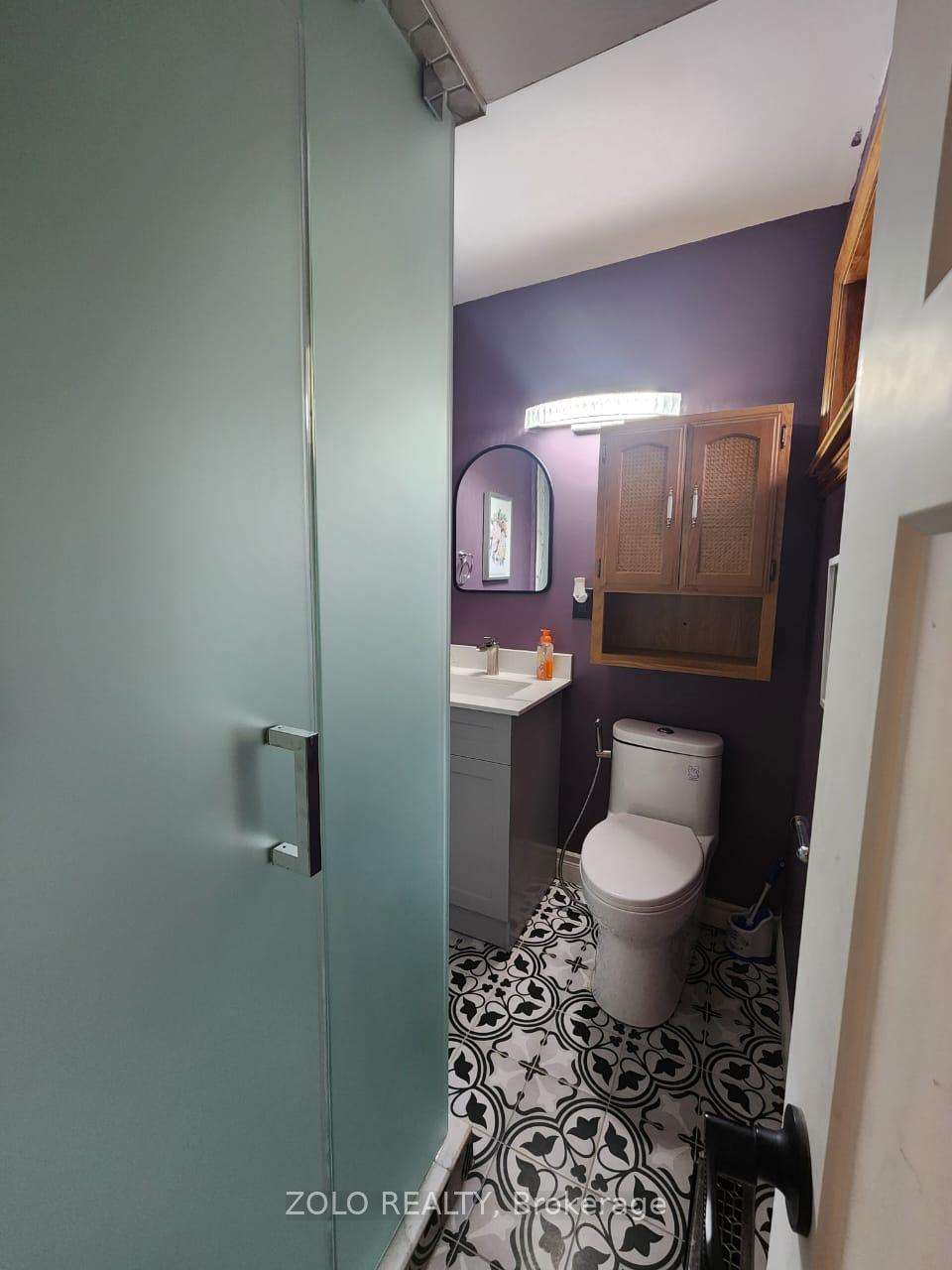Photo 15 of Unit Main floor, 5 Cabot Court, Aurora, Aurora Heights — HOMEH