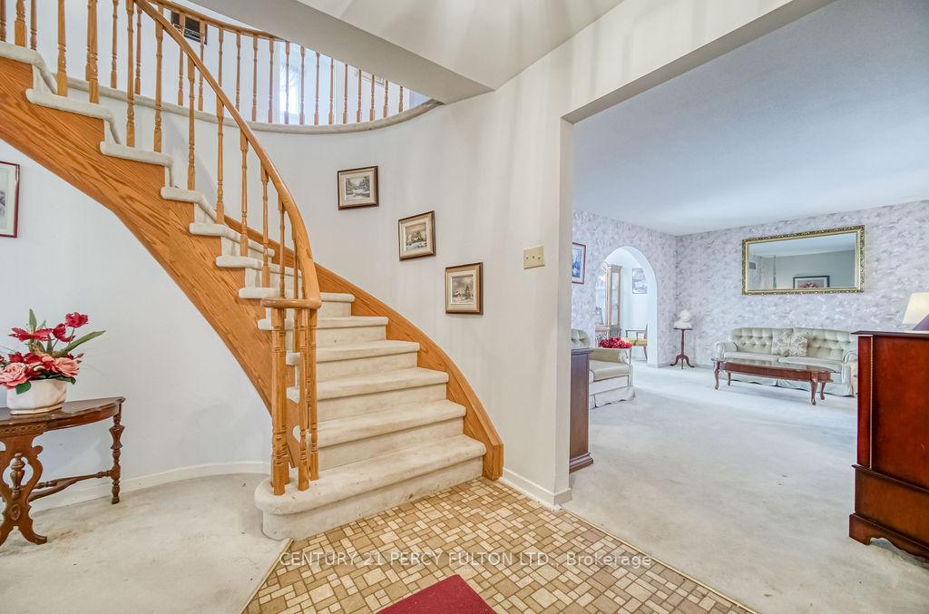 Photo 5 of 9 Judy Court, Markham, Markham Village — HOMEH