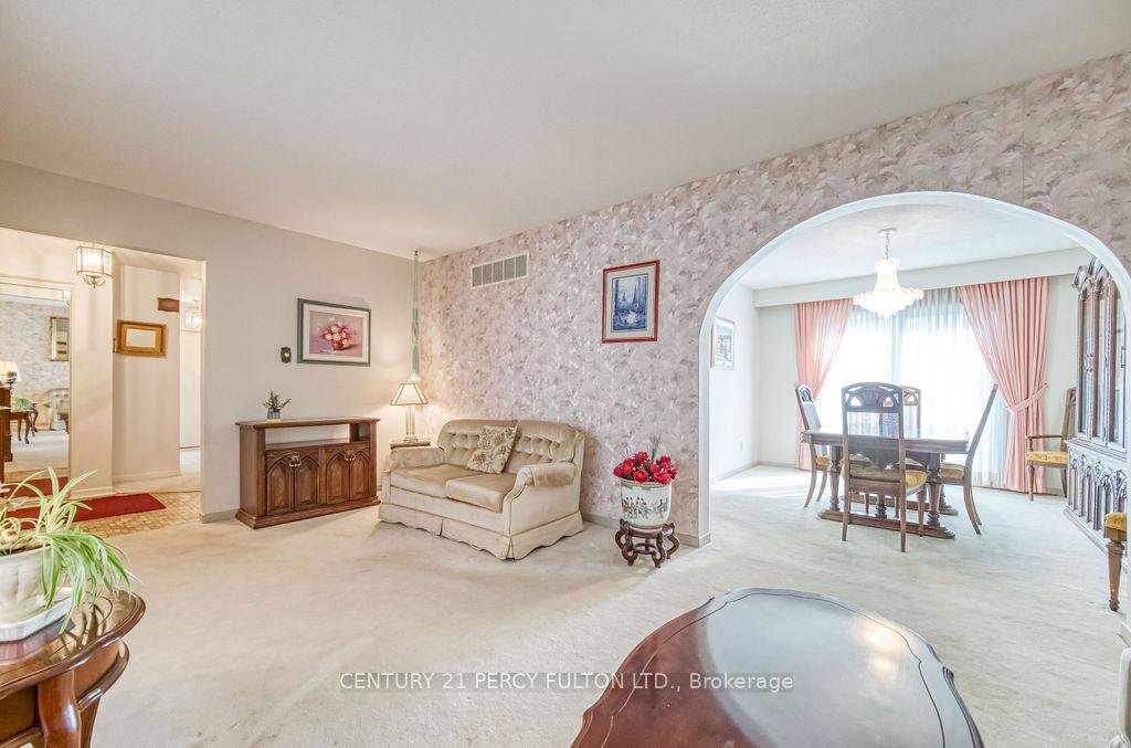 Photo 8 of 9 Judy Court, Markham, Markham Village — HOMEH