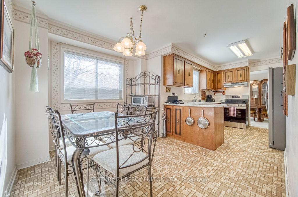 Photo 12 of 9 Judy Court, Markham, Markham Village — HOMEH