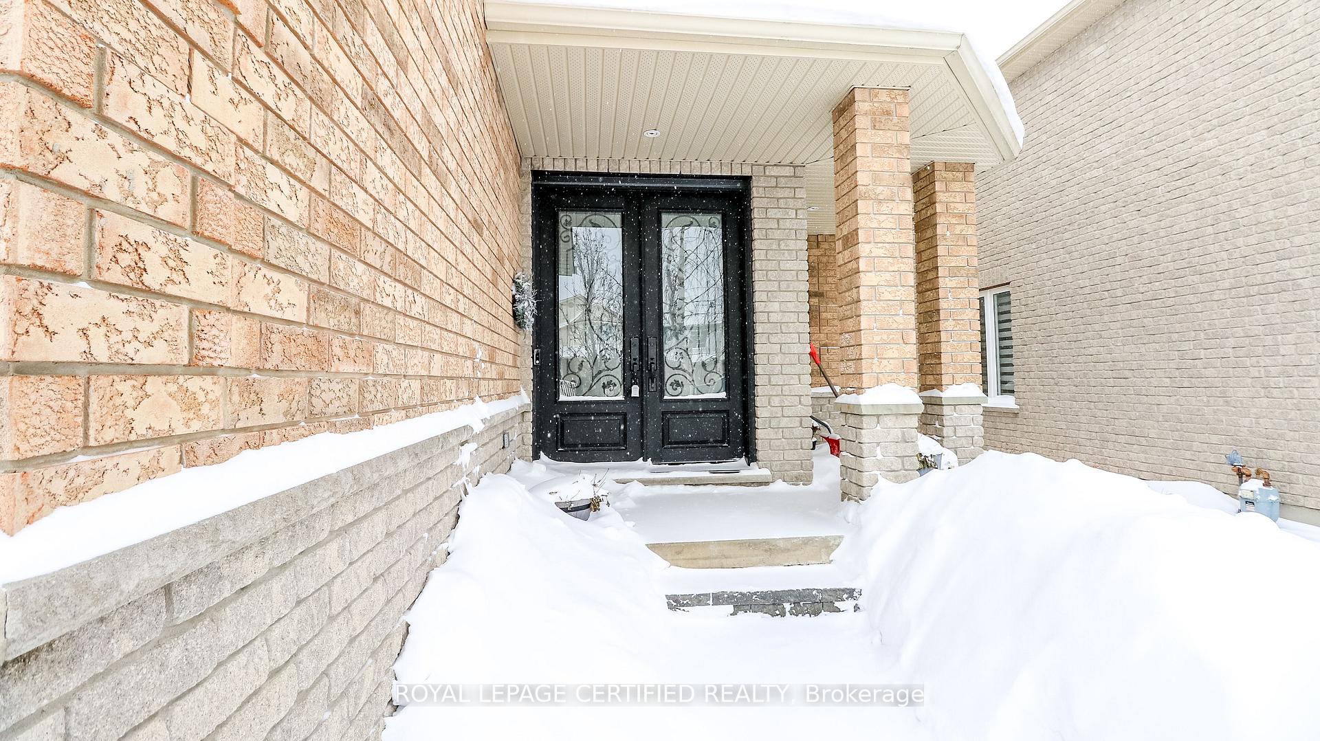 Photo 5 of 79 Sovereign's Gate, Barrie, Innis-Shore — HOMEH