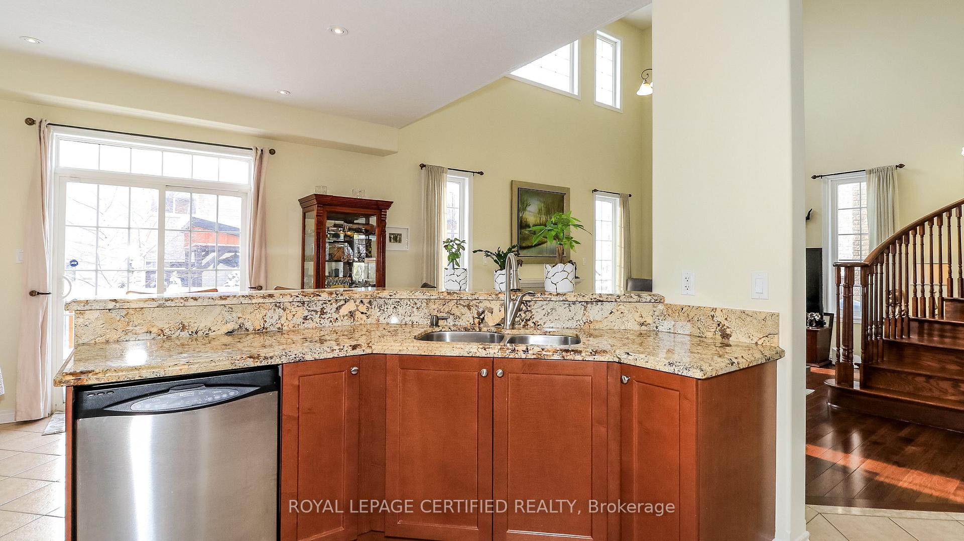 Photo 45 of 79 Sovereign's Gate, Barrie, Innis-Shore — HOMEH