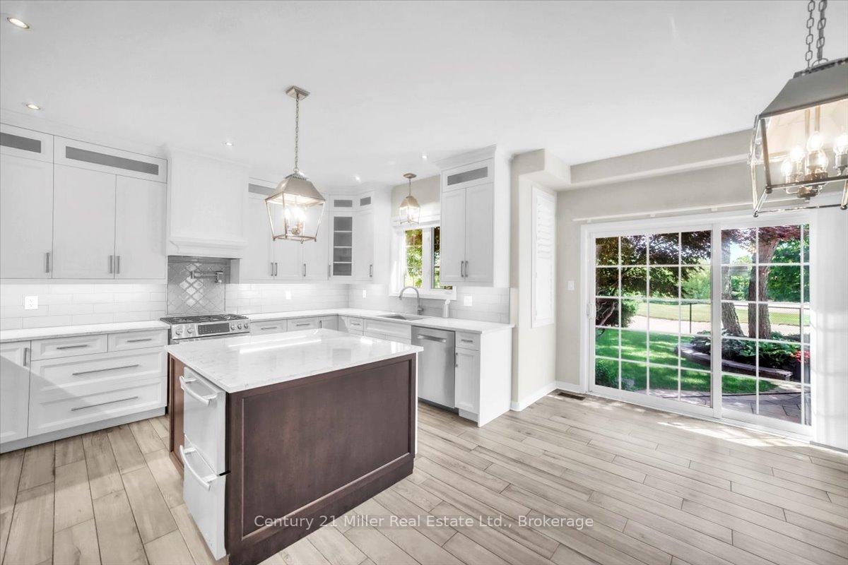 Photo 6 of 4298 Clubview Drive, Burlington, Rose — HOMEH