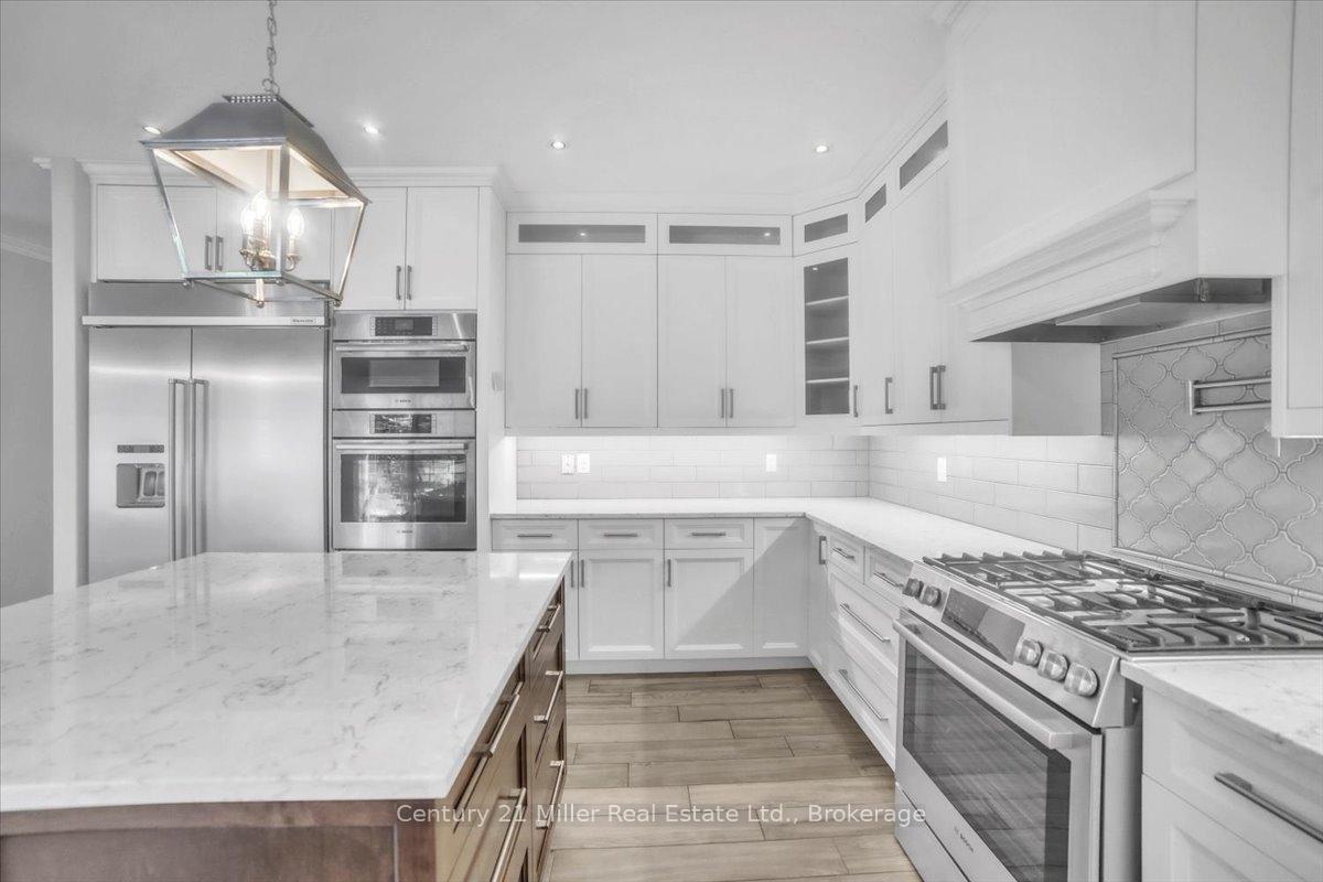 Photo 13 of 4298 Clubview Drive, Burlington, Rose — HOMEH