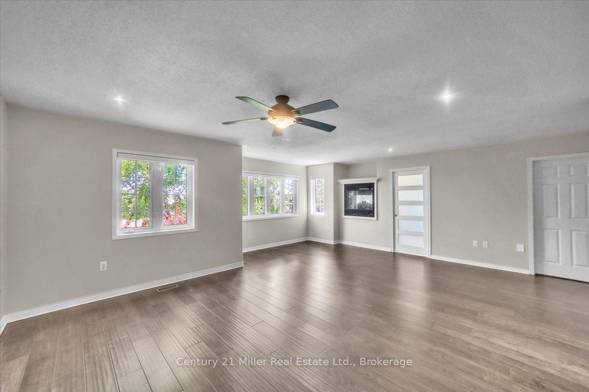 Photo 12 of 4298 Clubview Drive, Burlington, Rose — HOMEH
