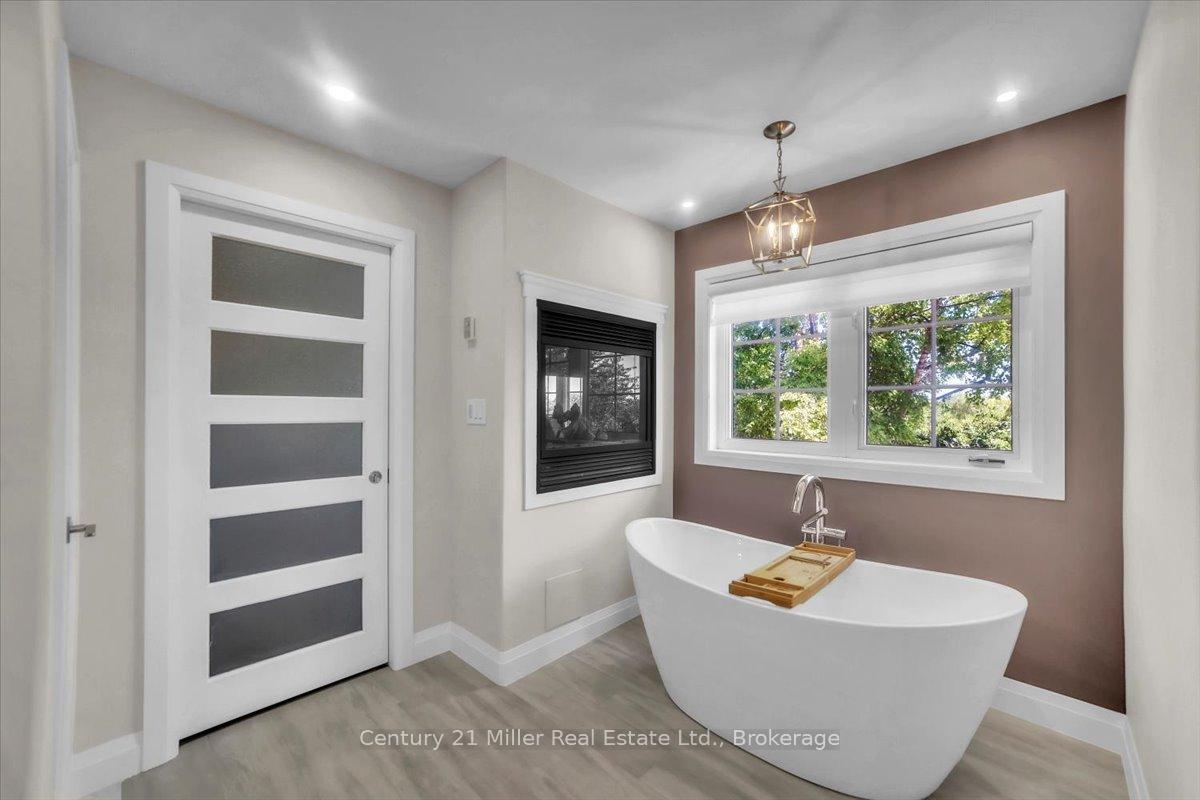 Photo 16 of 4298 Clubview Drive, Burlington, Rose — HOMEH