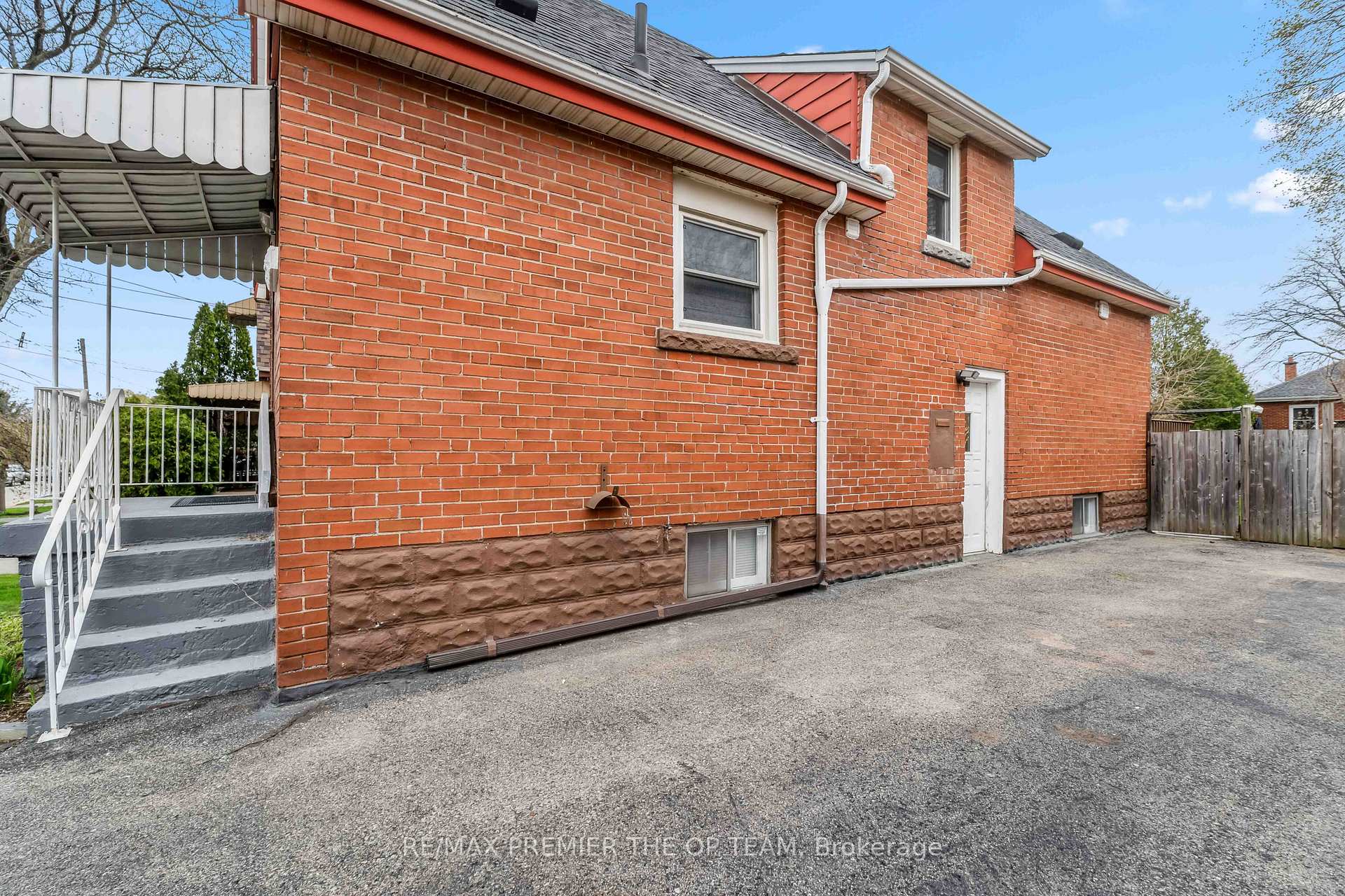 Photo 3 of 273 East 13th Street, Hamilton, Inch Park — HOMEH