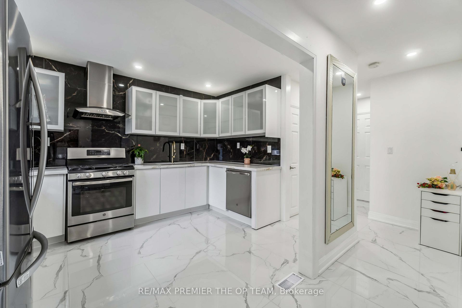 Photo 17 of 273 East 13th Street, Hamilton, Inch Park — HOMEH
