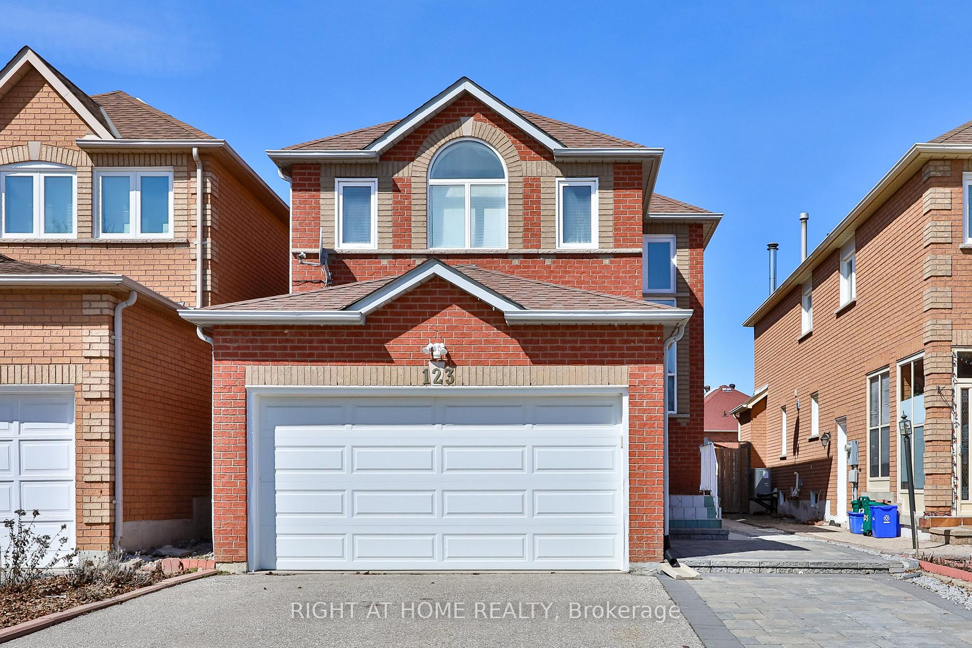 Photo 2 of 123 Clarion Crescent, Markham, Middlefield — HOMEH