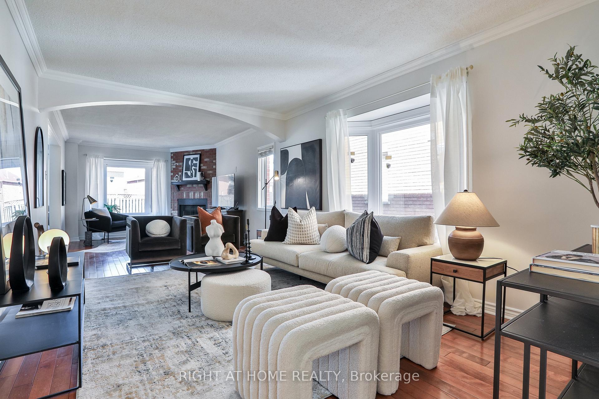 Photo 5 of 123 Clarion Crescent, Markham, Middlefield — HOMEH