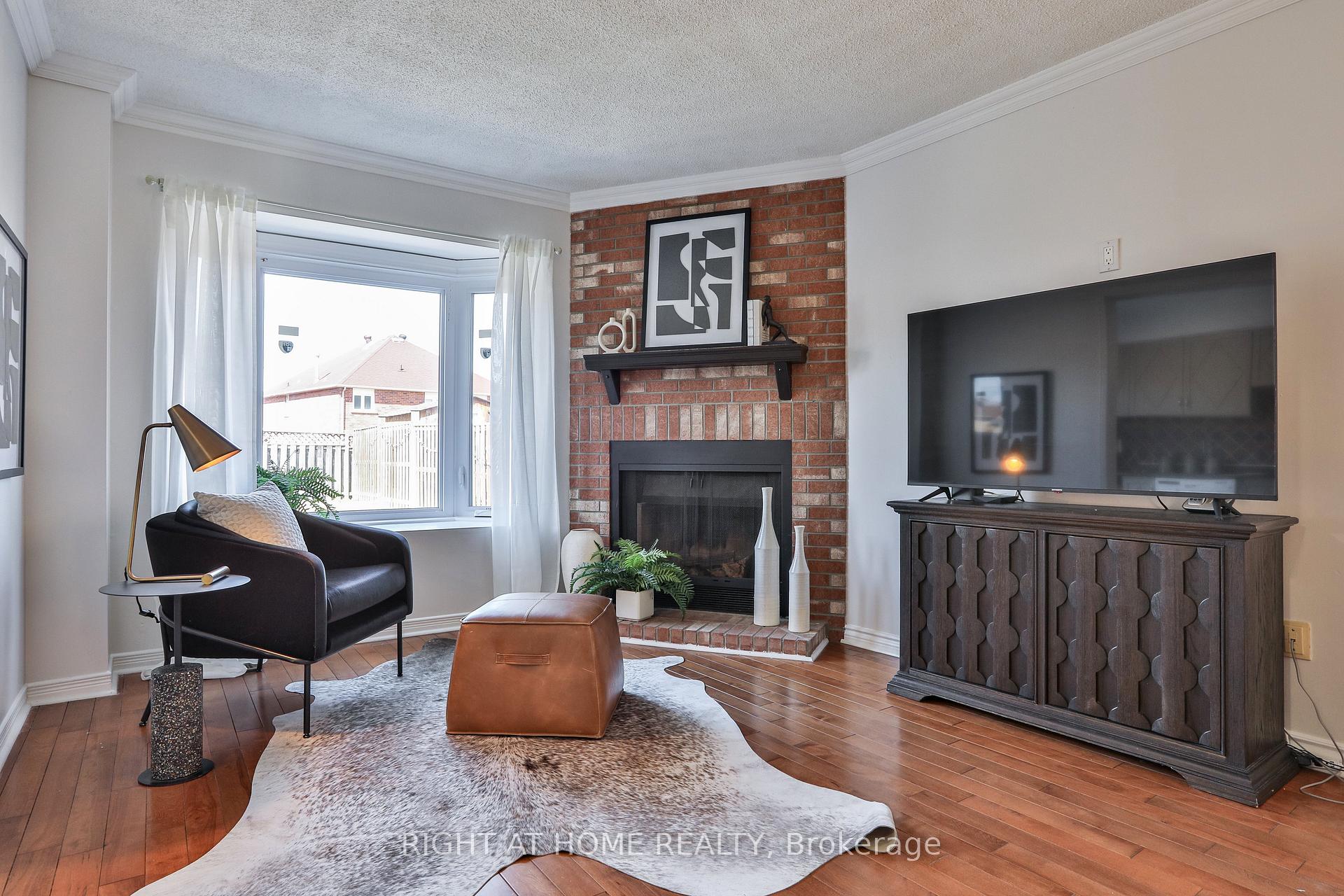 Photo 8 of 123 Clarion Crescent, Markham, Middlefield — HOMEH