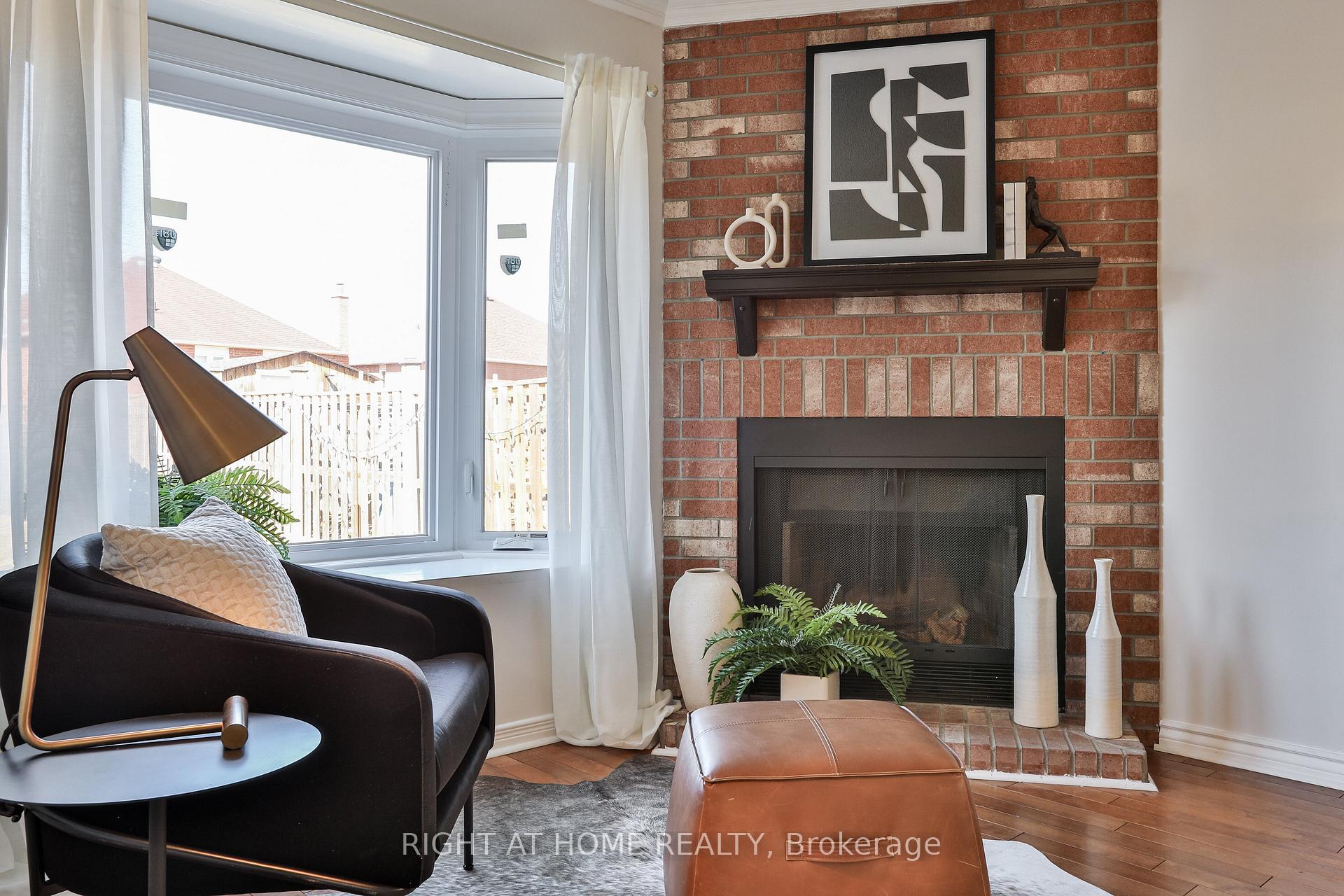 Photo 9 of 123 Clarion Crescent, Markham, Middlefield — HOMEH