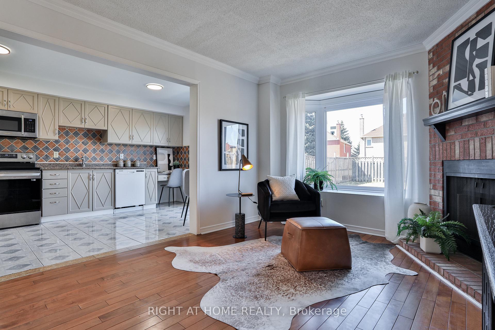 Photo 10 of 123 Clarion Crescent, Markham, Middlefield — HOMEH