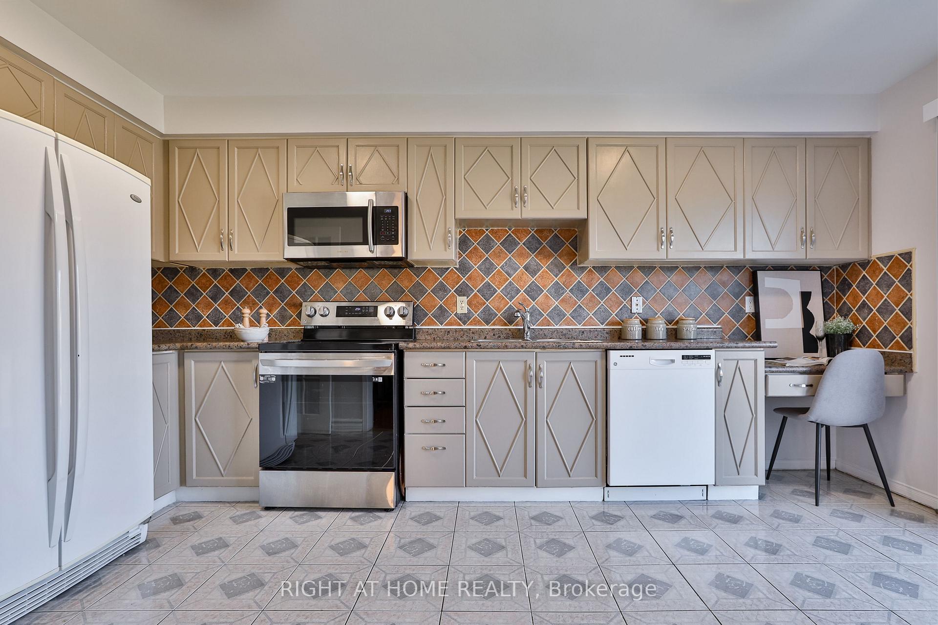 Photo 11 of 123 Clarion Crescent, Markham, Middlefield — HOMEH