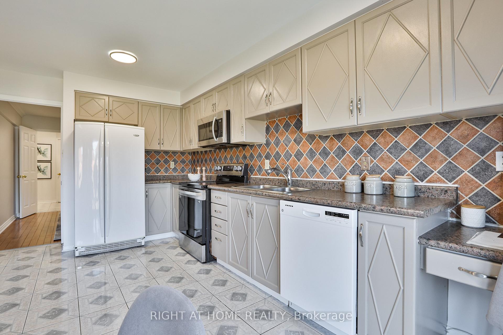 Photo 13 of 123 Clarion Crescent, Markham, Middlefield — HOMEH