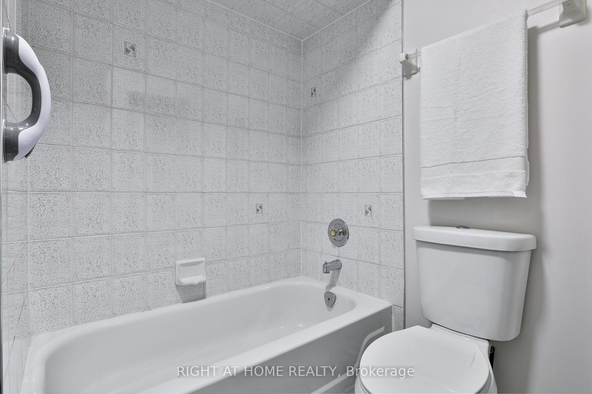 Photo 23 of 123 Clarion Crescent, Markham, Middlefield — HOMEH