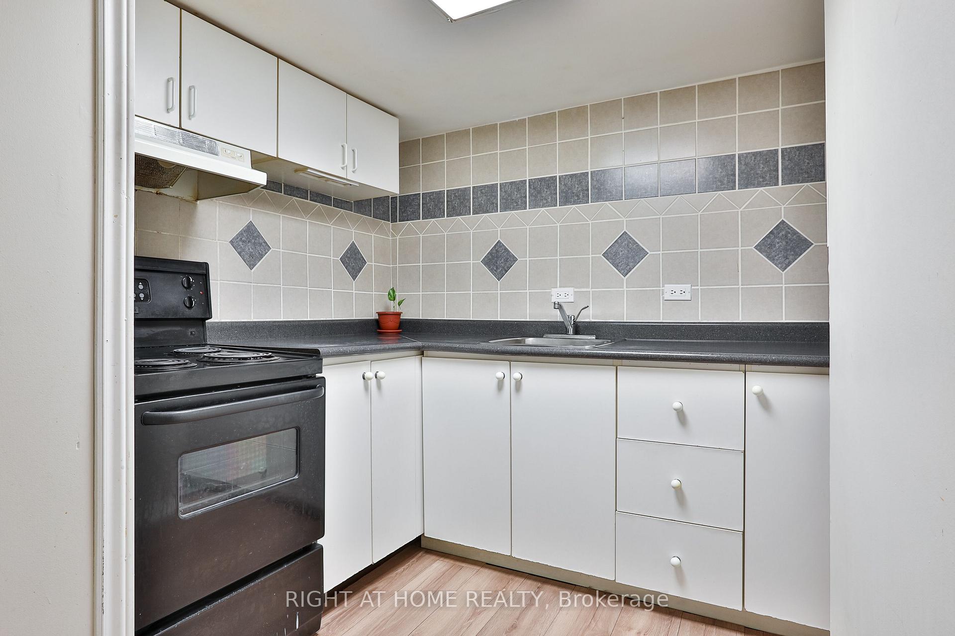 Photo 33 of 123 Clarion Crescent, Markham, Middlefield — HOMEH