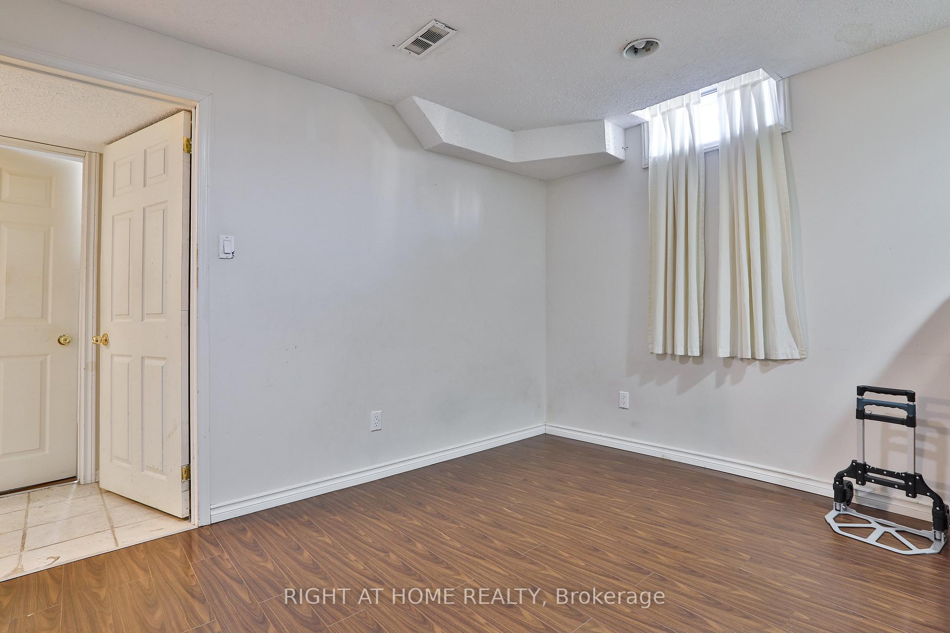 Photo 34 of 123 Clarion Crescent, Markham, Middlefield — HOMEH