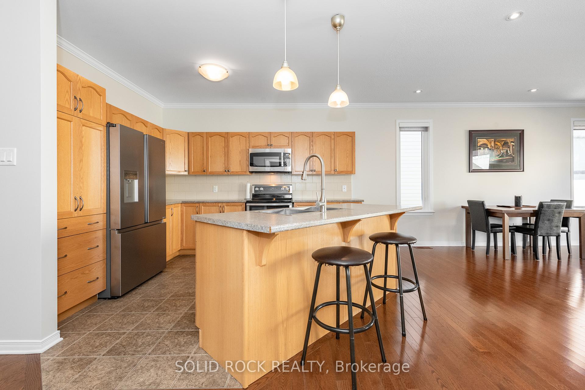Photo 5 of 108 Palfrey Way, Ottawa, Kanata - Emerald Meadows/Trailwest — HOMEH