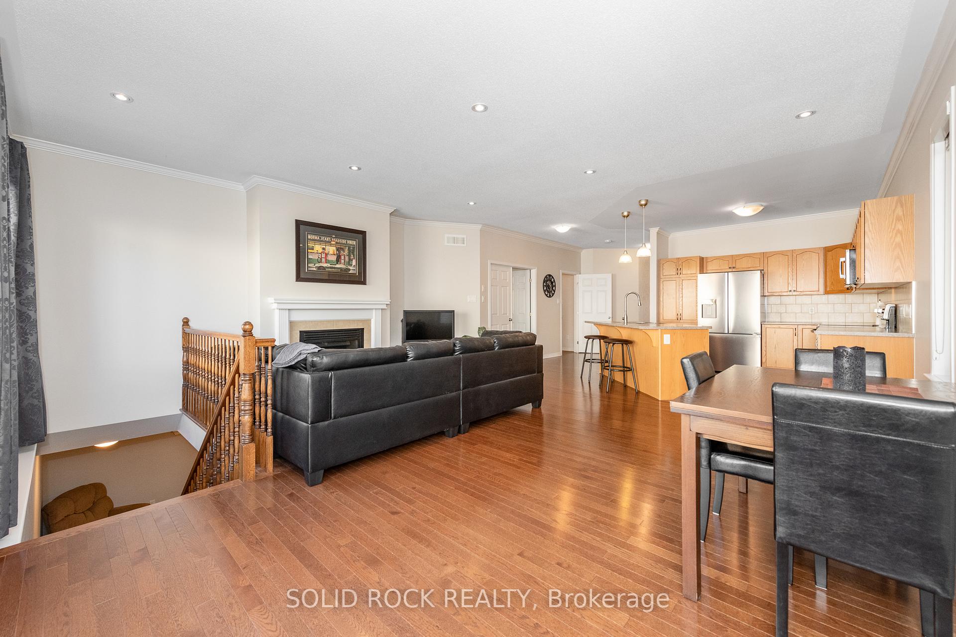 Photo 8 of 108 Palfrey Way, Ottawa, Kanata - Emerald Meadows/Trailwest — HOMEH