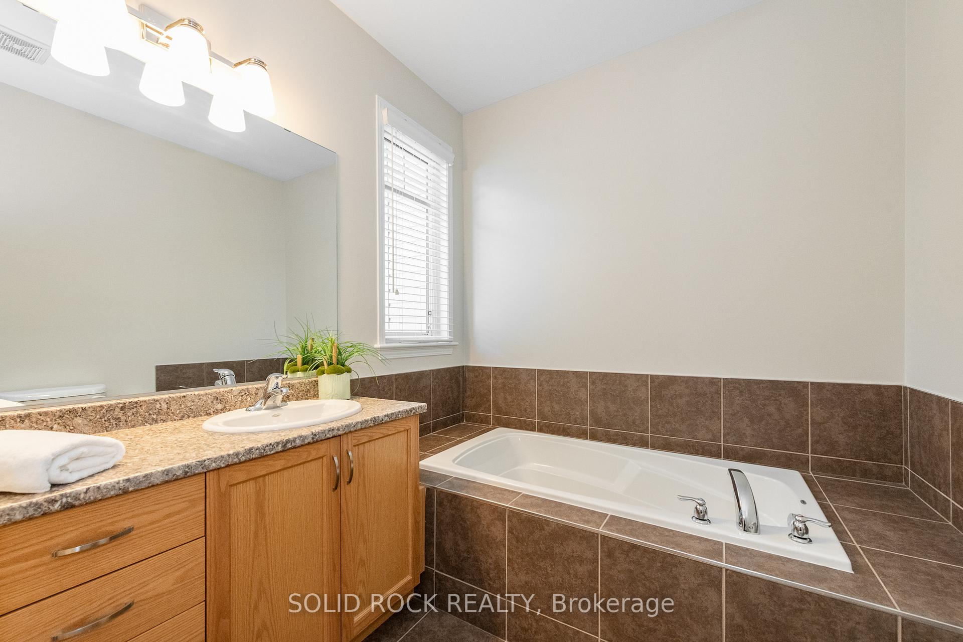 Photo 15 of 108 Palfrey Way, Ottawa, Kanata - Emerald Meadows/Trailwest — HOMEH
