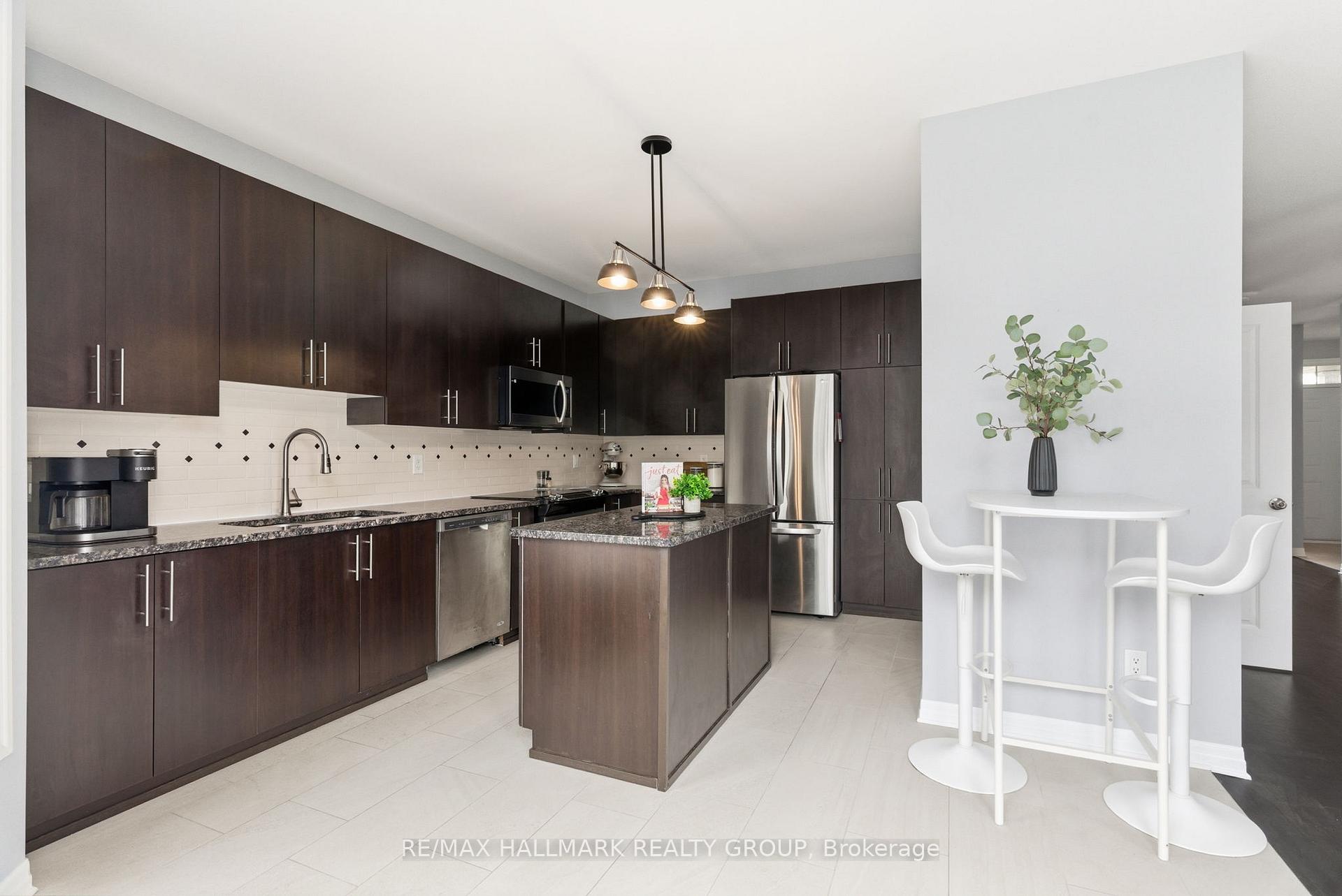Photo 15 of 677 Sunburst Street, Ottawa, Leitrim — HOMEH