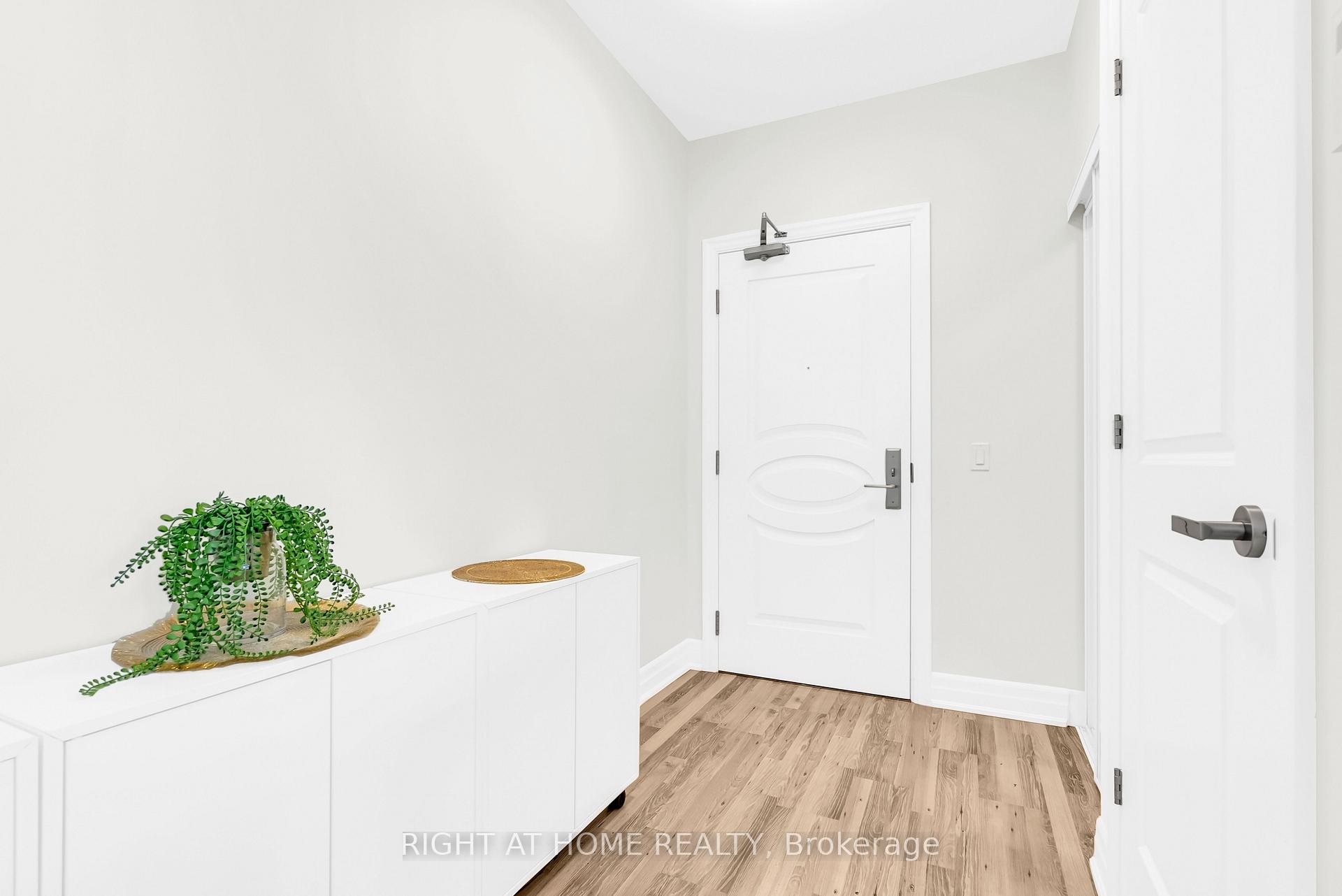 Photo 8 of Unit 2309, 9075 Jane Street, Vaughan, Concord — HOMEH