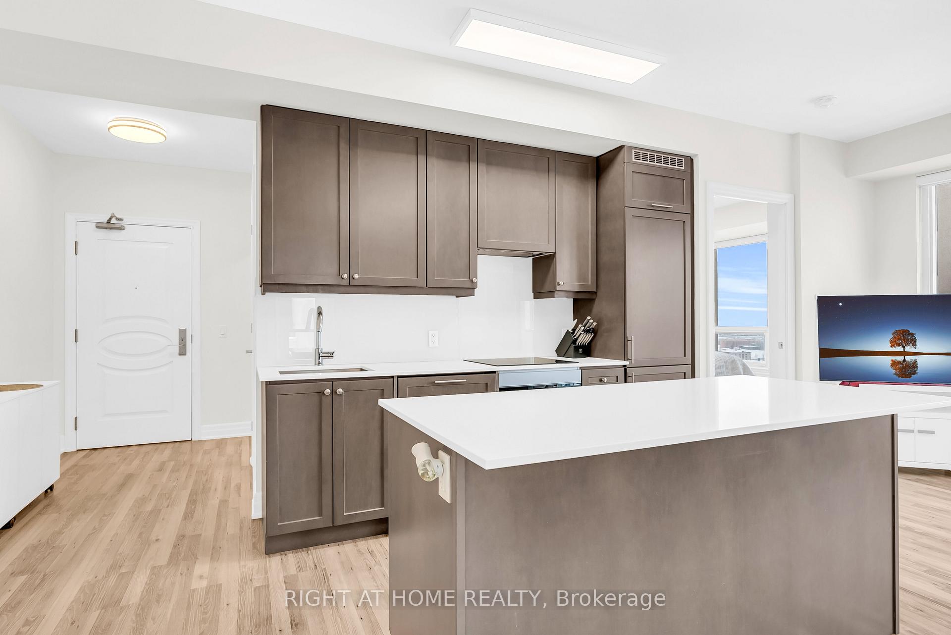 Photo 10 of Unit 2309, 9075 Jane Street, Vaughan, Concord — HOMEH