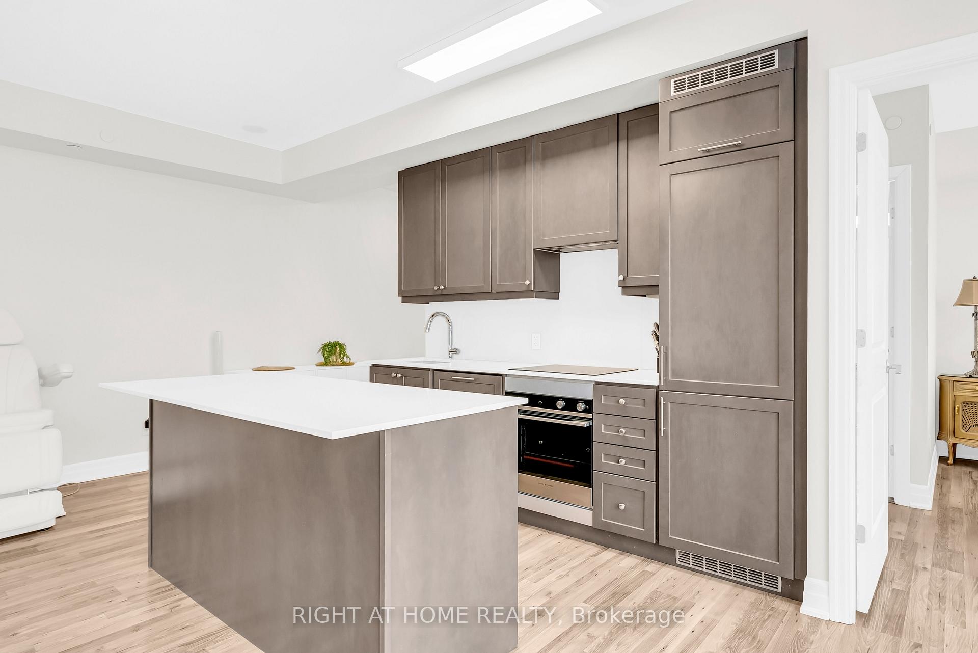 Photo 12 of Unit 2309, 9075 Jane Street, Vaughan, Concord — HOMEH