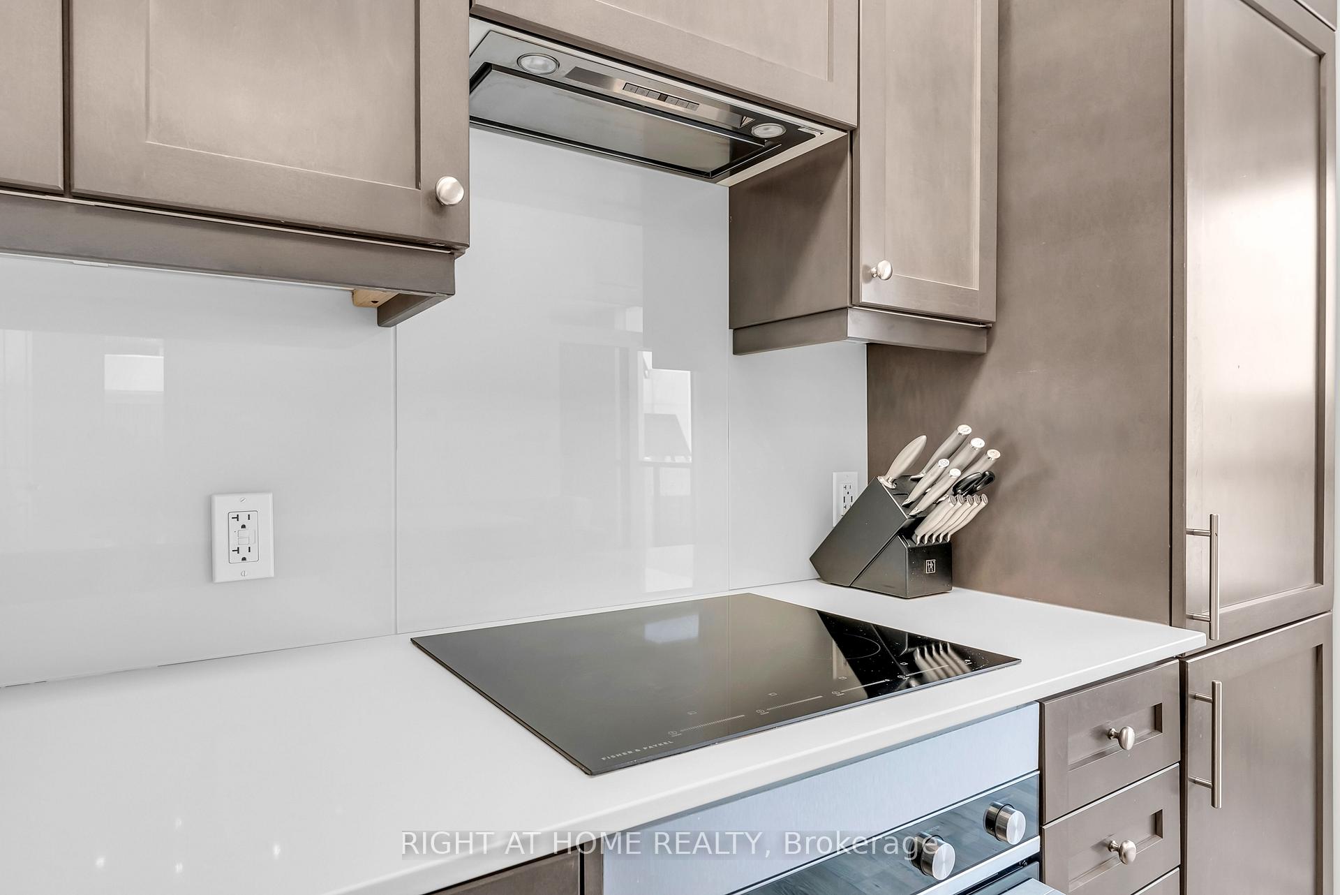 Photo 13 of Unit 2309, 9075 Jane Street, Vaughan, Concord — HOMEH