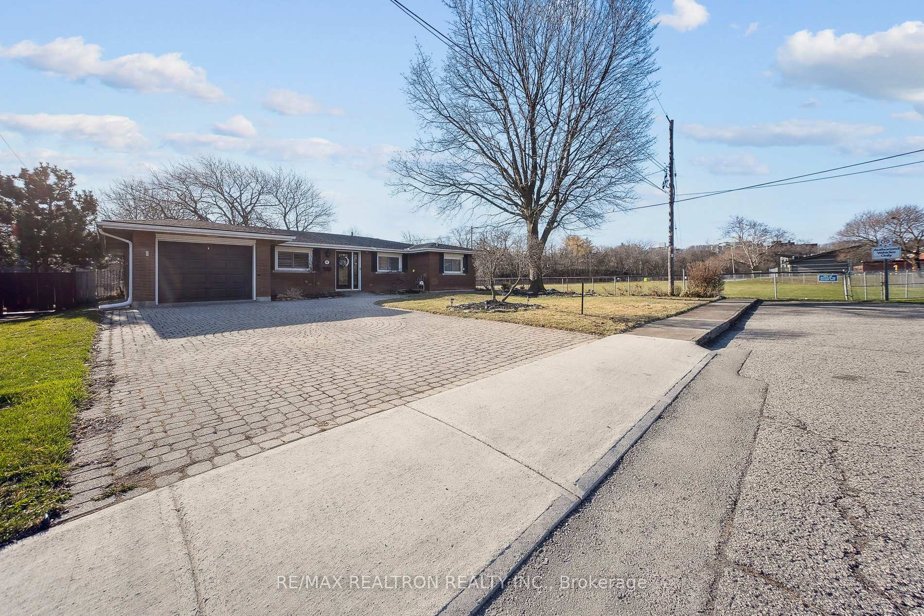 Photo 1 of 72 Valley Drive, Hamilton, Stoney Creek — HOMEH