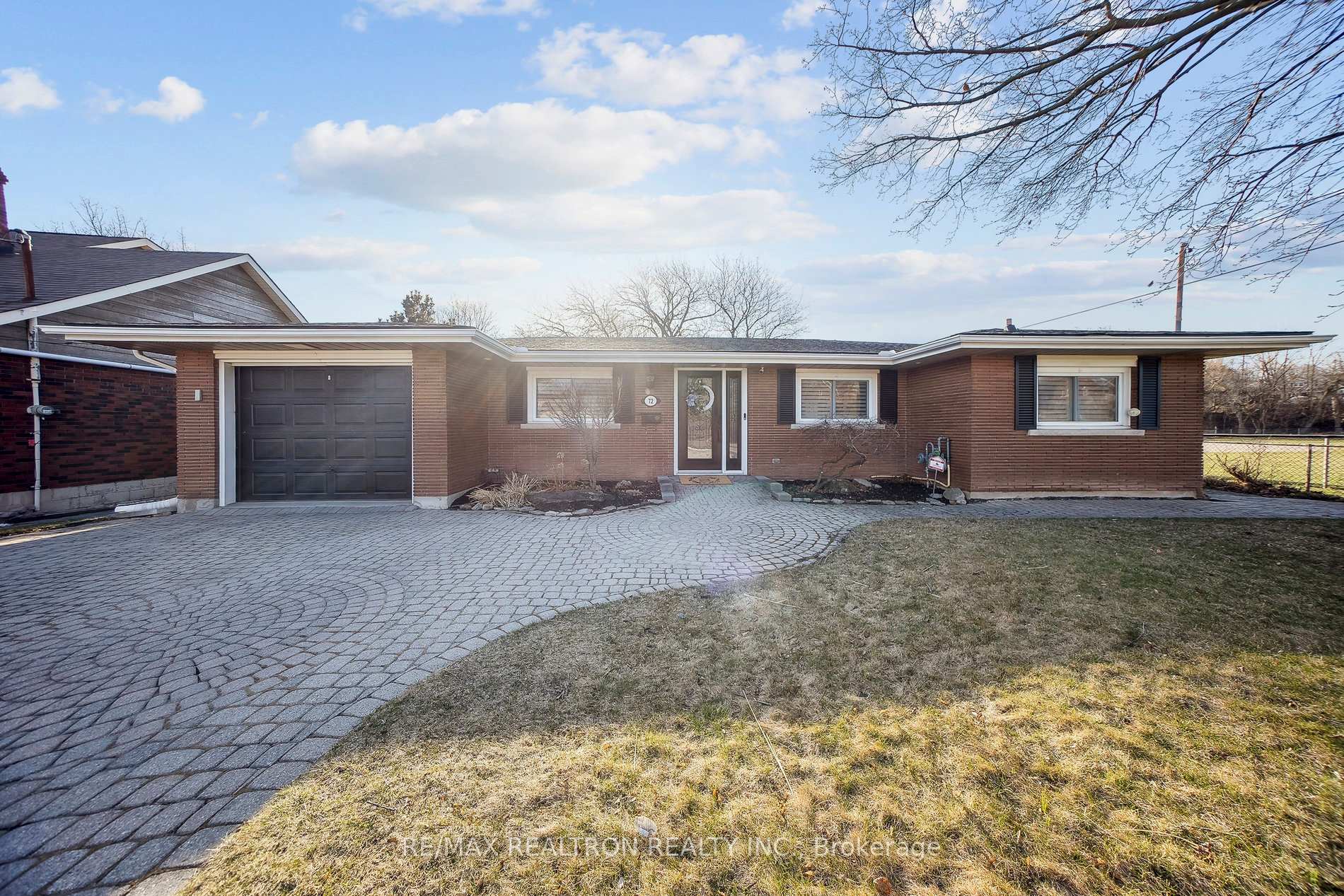 Photo 4 of 72 Valley Drive, Hamilton, Stoney Creek — HOMEH