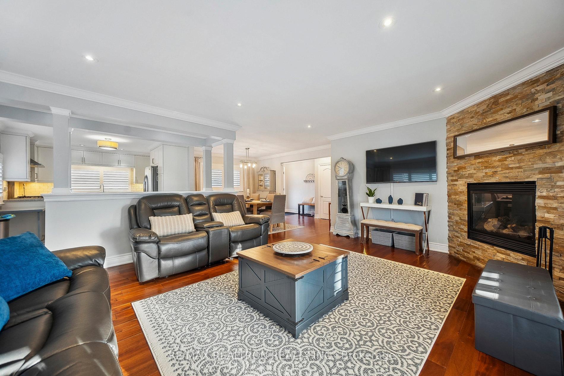 Photo 8 of 72 Valley Drive, Hamilton, Stoney Creek — HOMEH
