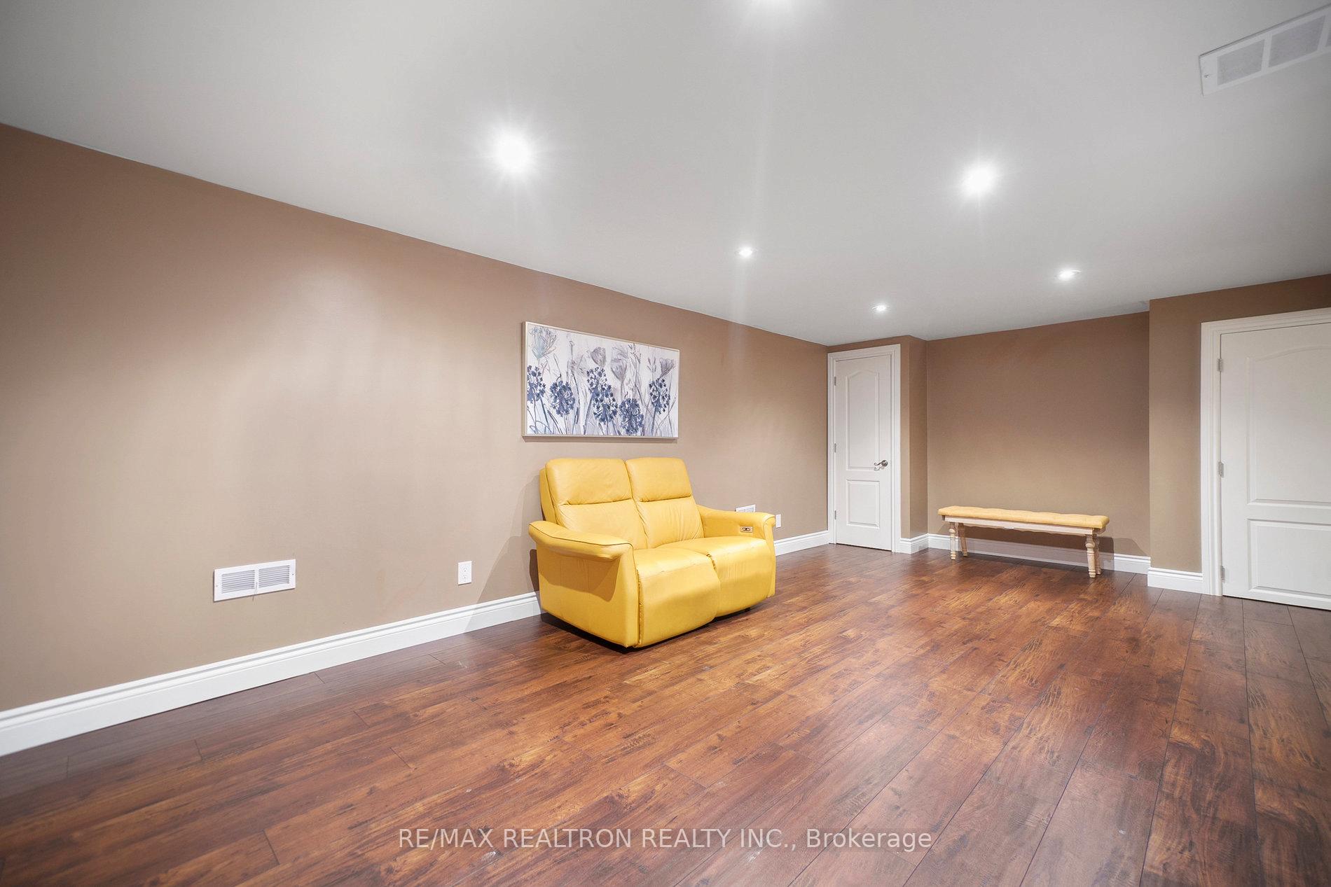 Photo 39 of 72 Valley Drive, Hamilton, Stoney Creek — HOMEH