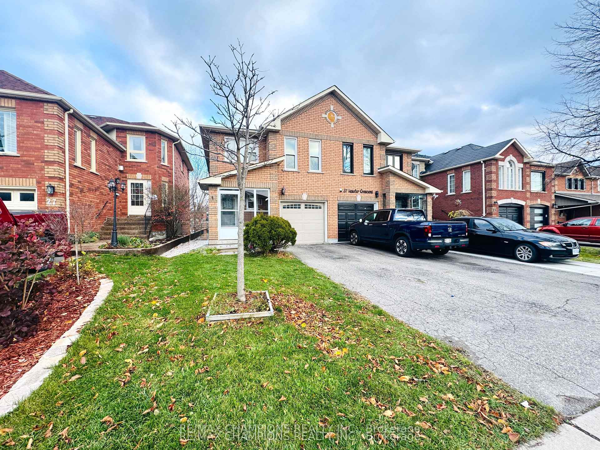 Photo 2 of 29 Tessler Crescent, Brampton, Bram West — HOMEH