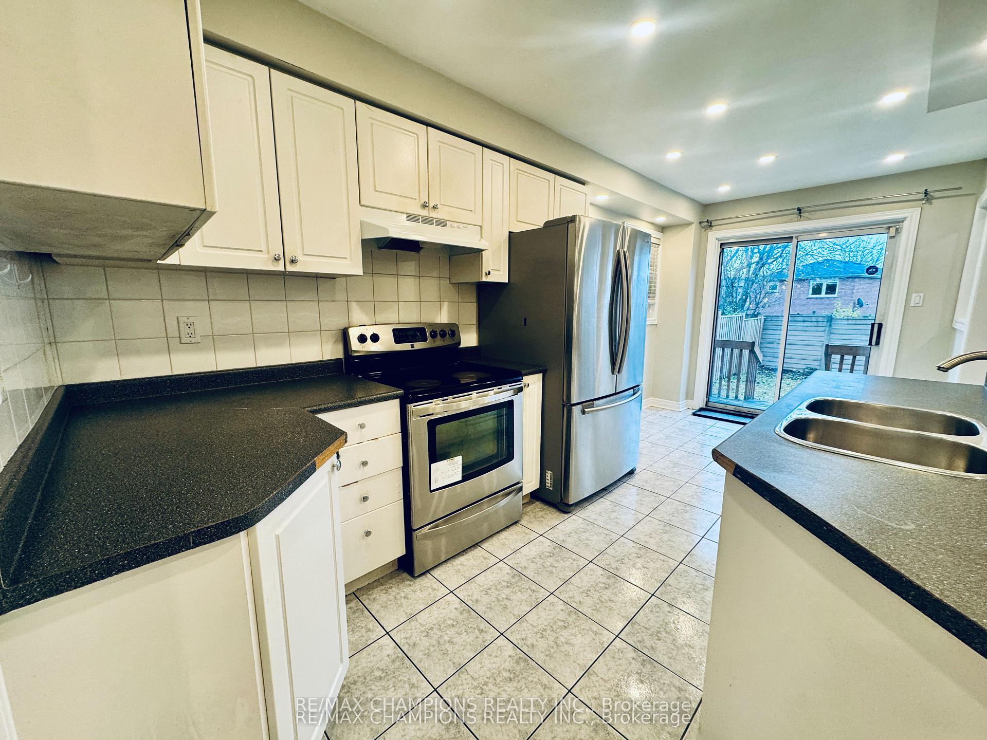 Photo 30 of 29 Tessler Crescent, Brampton, Bram West — HOMEH