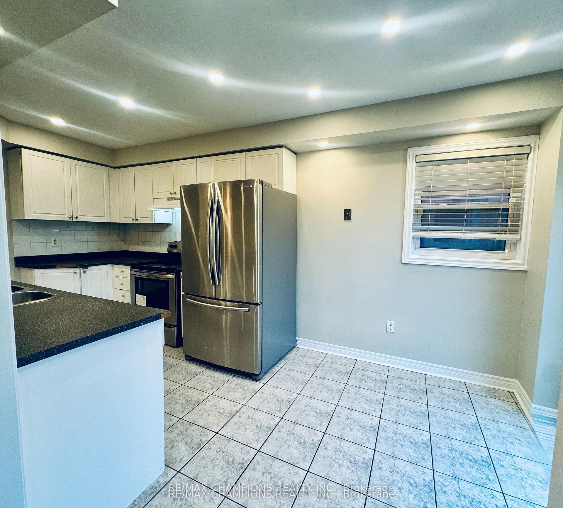 Photo 31 of 29 Tessler Crescent, Brampton, Bram West — HOMEH