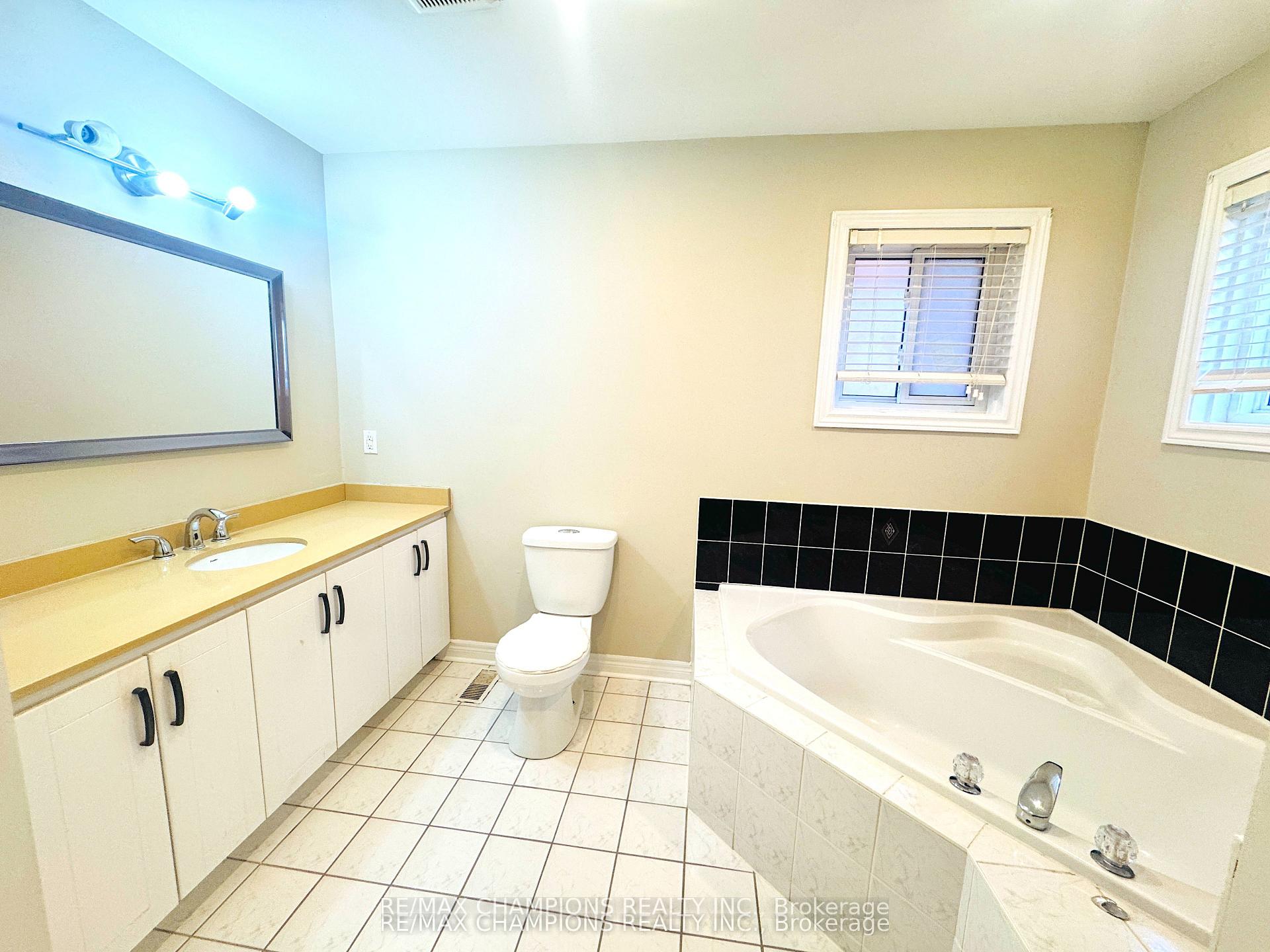 Photo 35 of 29 Tessler Crescent, Brampton, Bram West — HOMEH