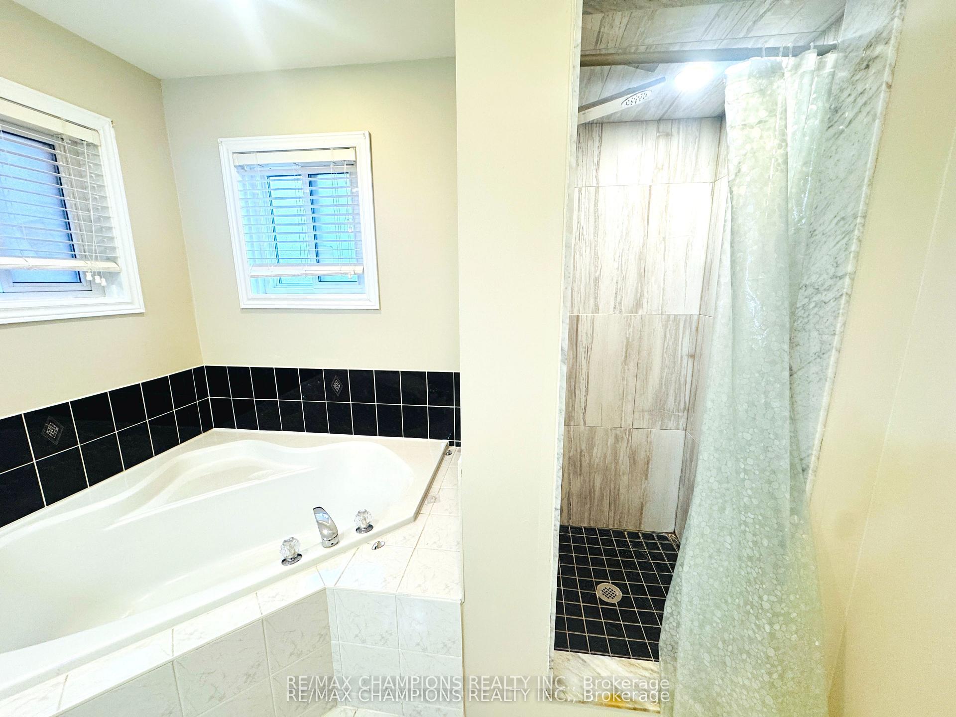 Photo 6 of 29 Tessler Crescent, Brampton, Bram West — HOMEH