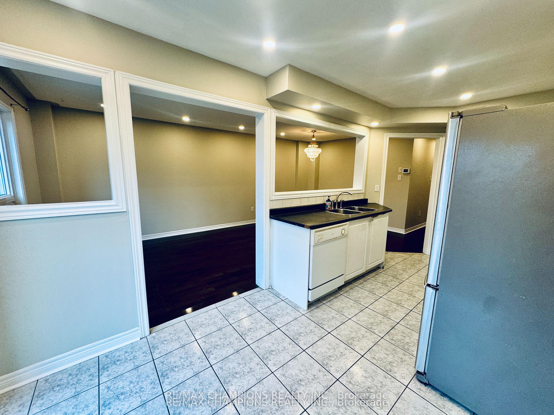 Photo 19 of 29 Tessler Crescent, Brampton, Bram West — HOMEH