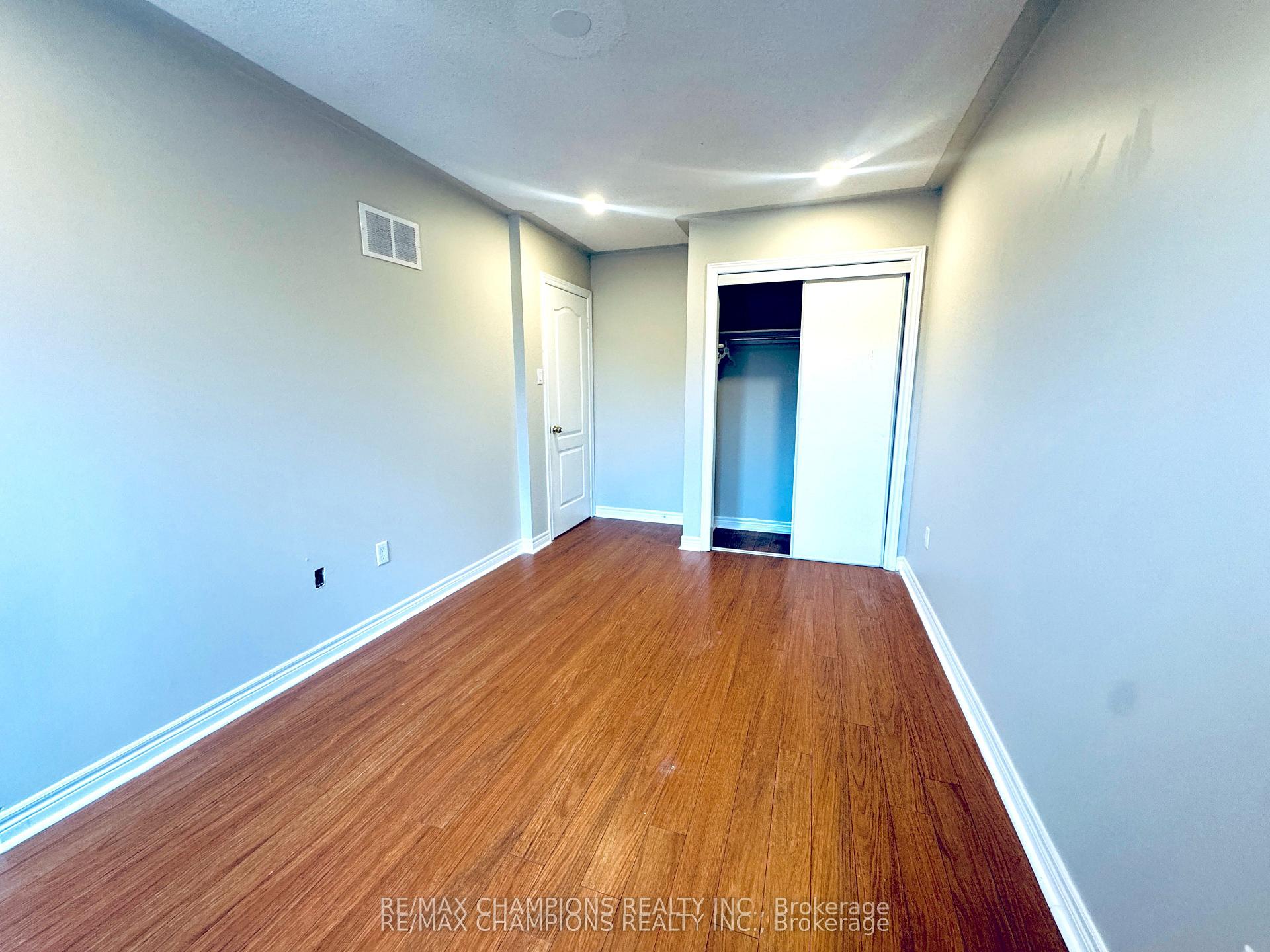 Photo 41 of 29 Tessler Crescent, Brampton, Bram West — HOMEH