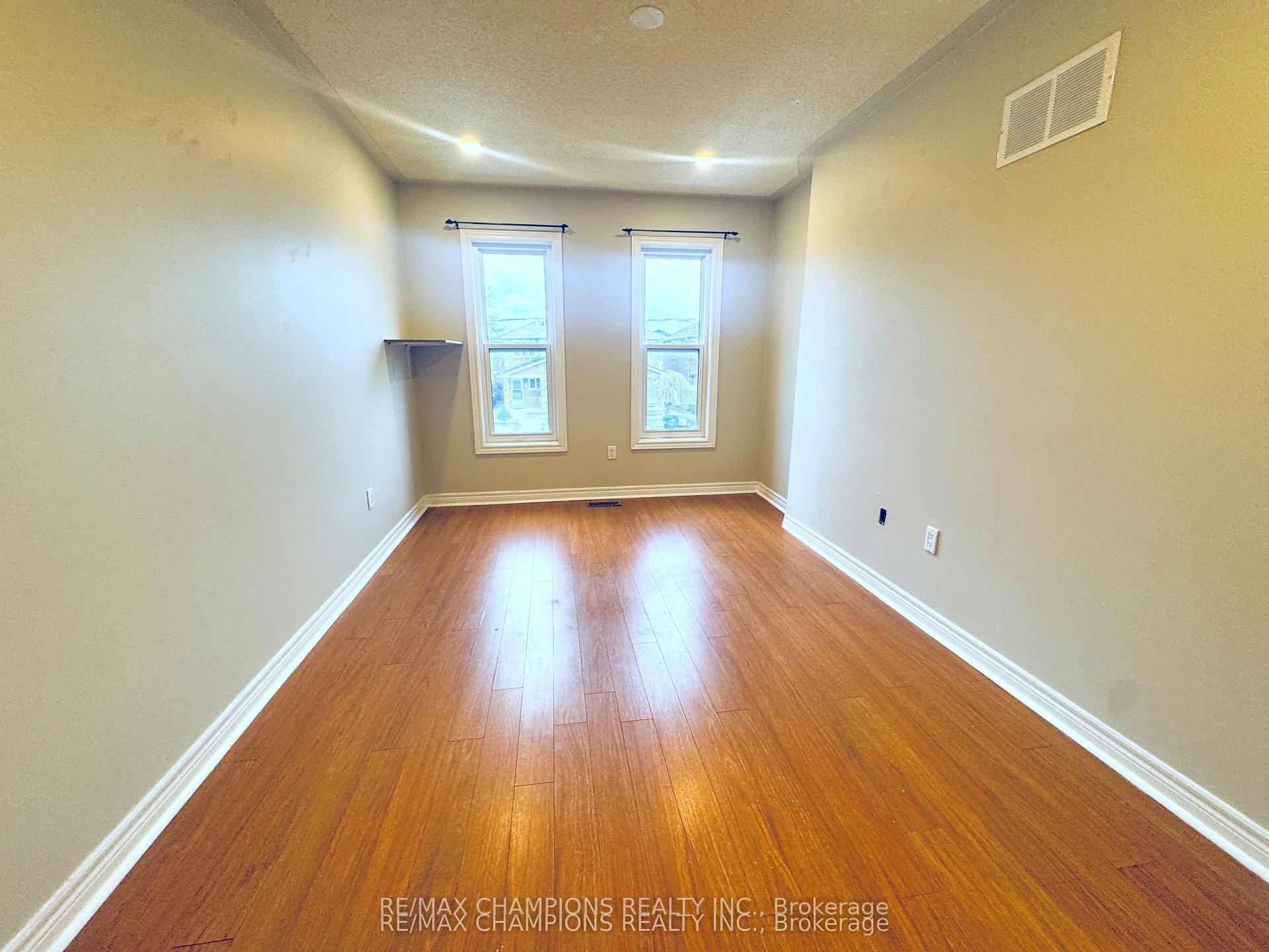 Photo 43 of 29 Tessler Crescent, Brampton, Bram West — HOMEH