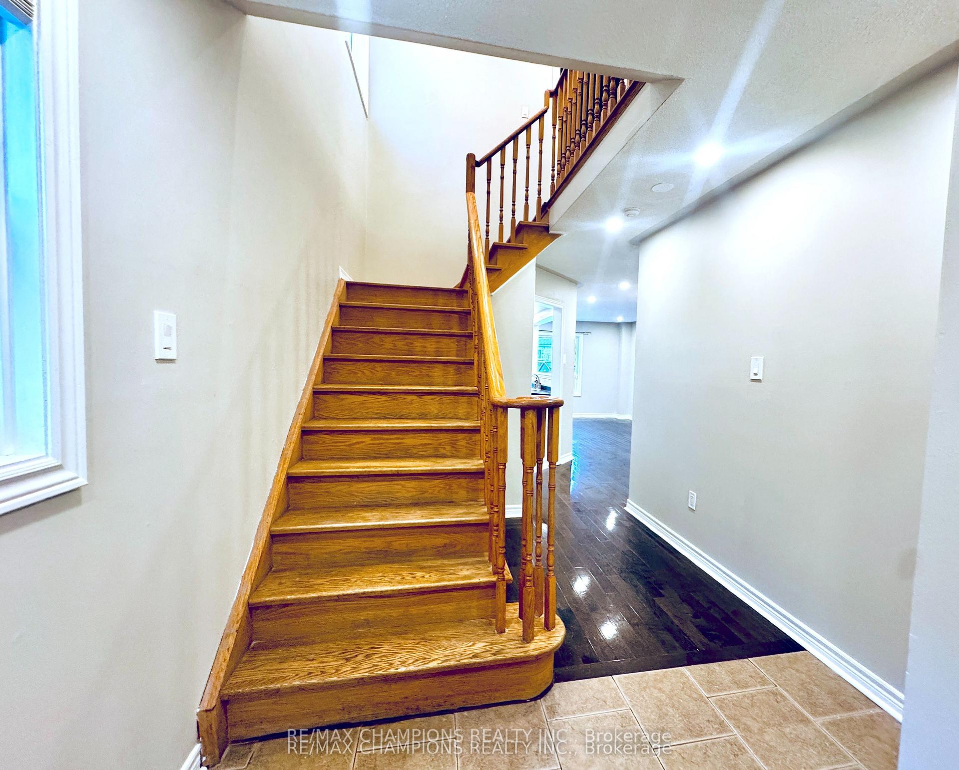 Photo 47 of 29 Tessler Crescent, Brampton, Bram West — HOMEH