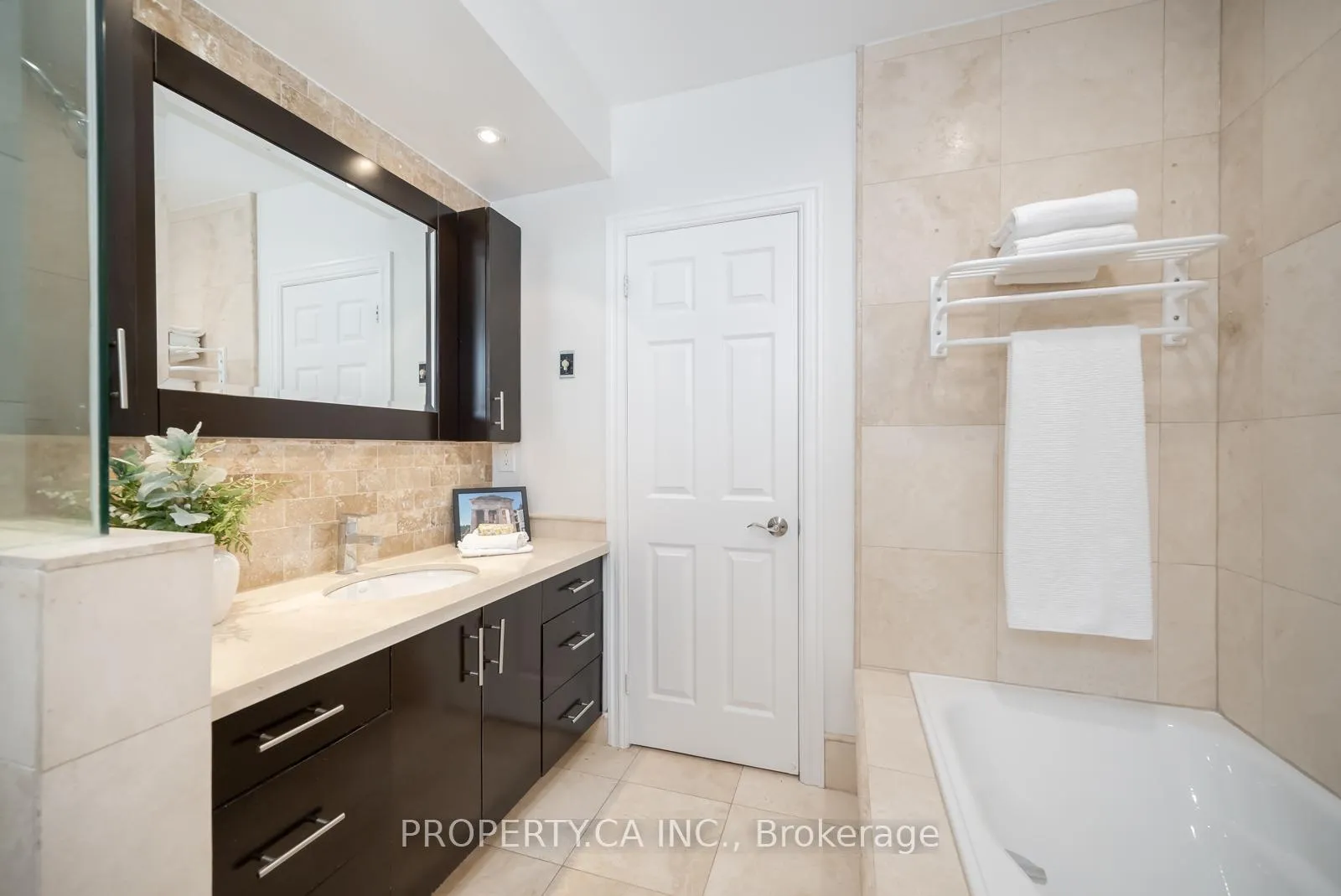 Photo 21 of 247 St Clements Avenue, Toronto, Yonge-Eglinton — HOMEH