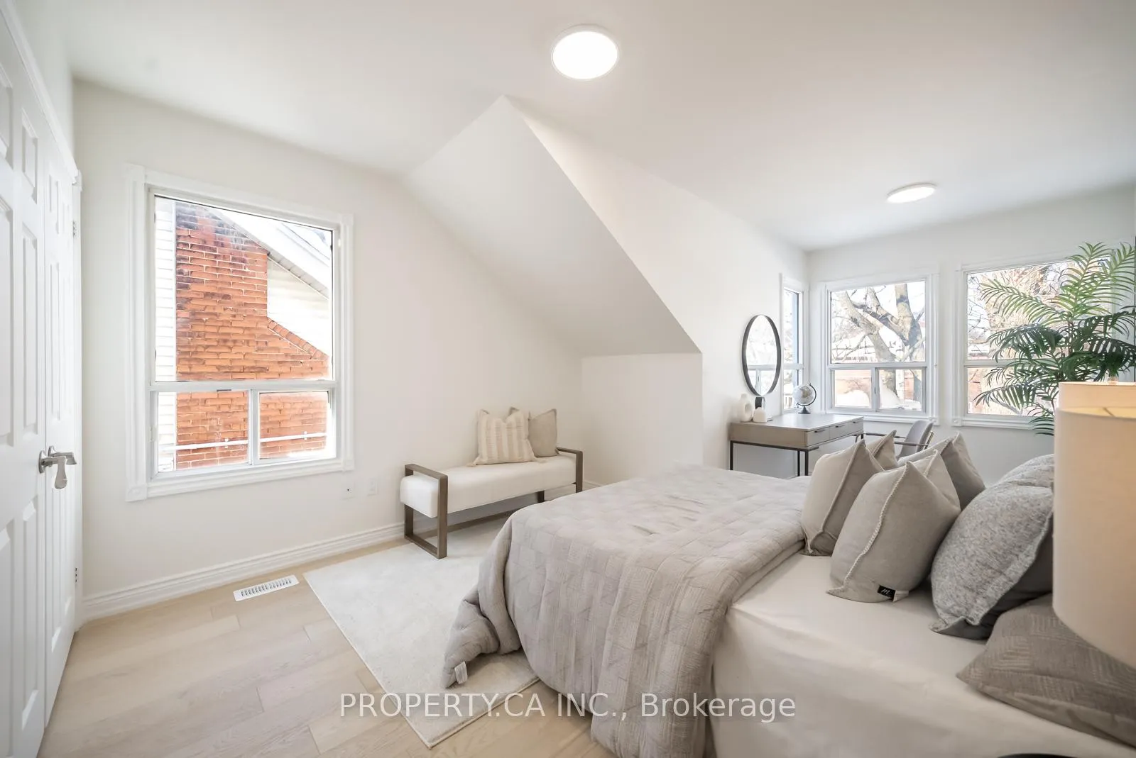 Photo 25 of 247 St Clements Avenue, Toronto, Yonge-Eglinton — HOMEH
