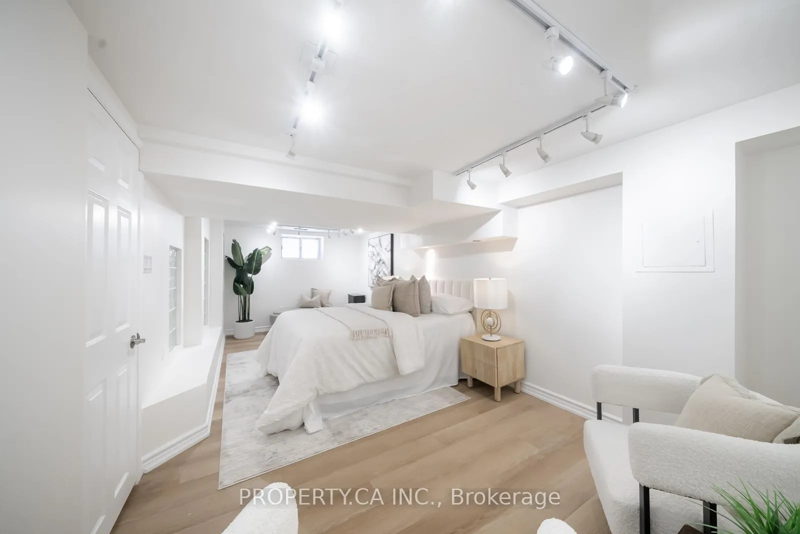 Photo 33 of 247 St Clements Avenue, Toronto, Yonge-Eglinton — HOMEH
